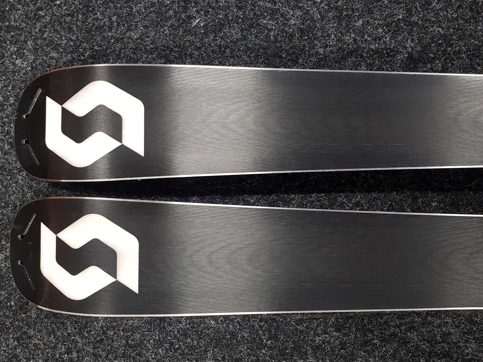 Použité lyže SCOTT Slight 83 + viazanie Salomon Warden 11