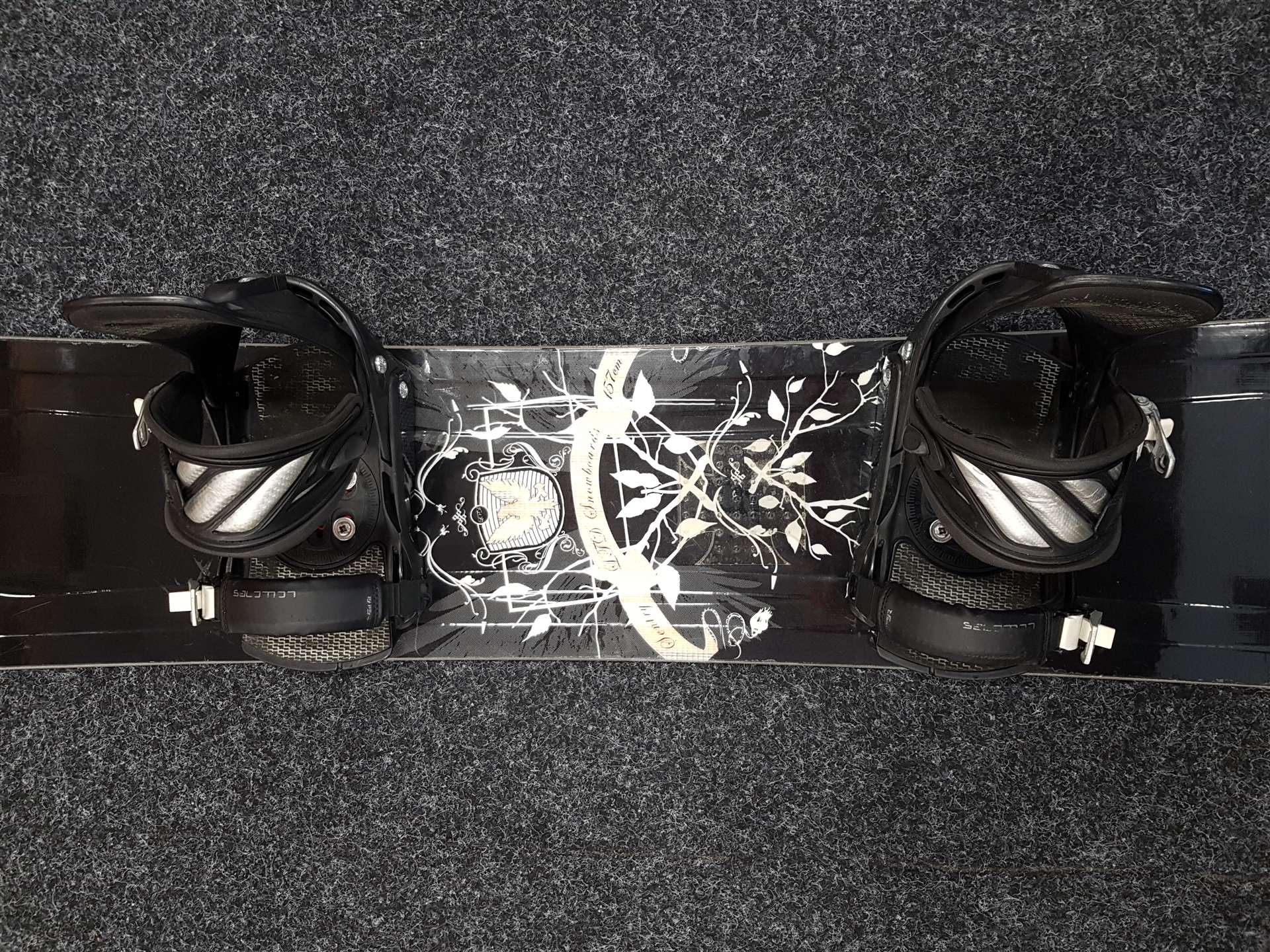 Použitý snowboard LTD Sentry + viazanie Salomon veľkosť L/XL
