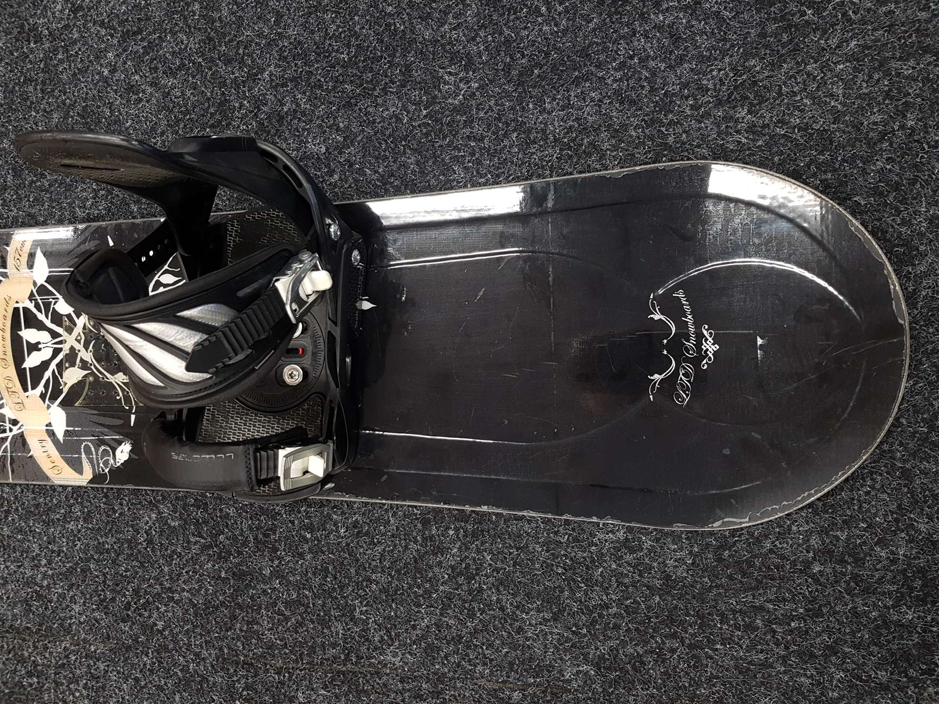 Použitý snowboard LTD Sentry + viazanie Salomon veľkosť L/XL