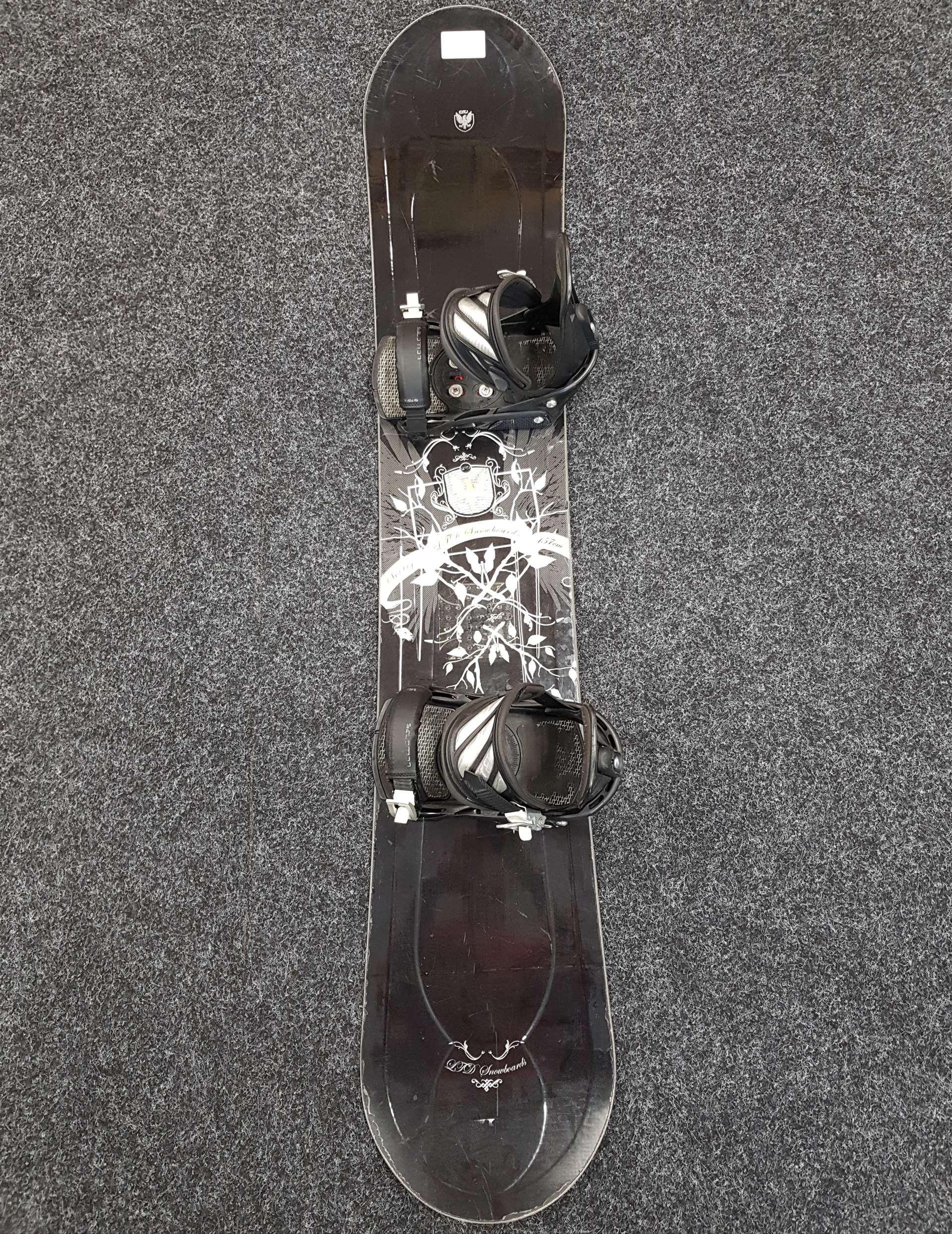 Použitý snowboard LTD Sentry + viazanie Salomon veľkosť L/XL