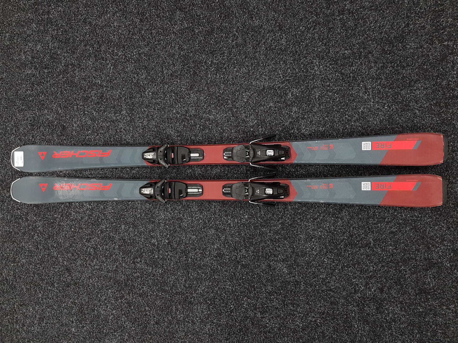 Použité lyže FISCHER Fire + viazanie Fischer RS 9