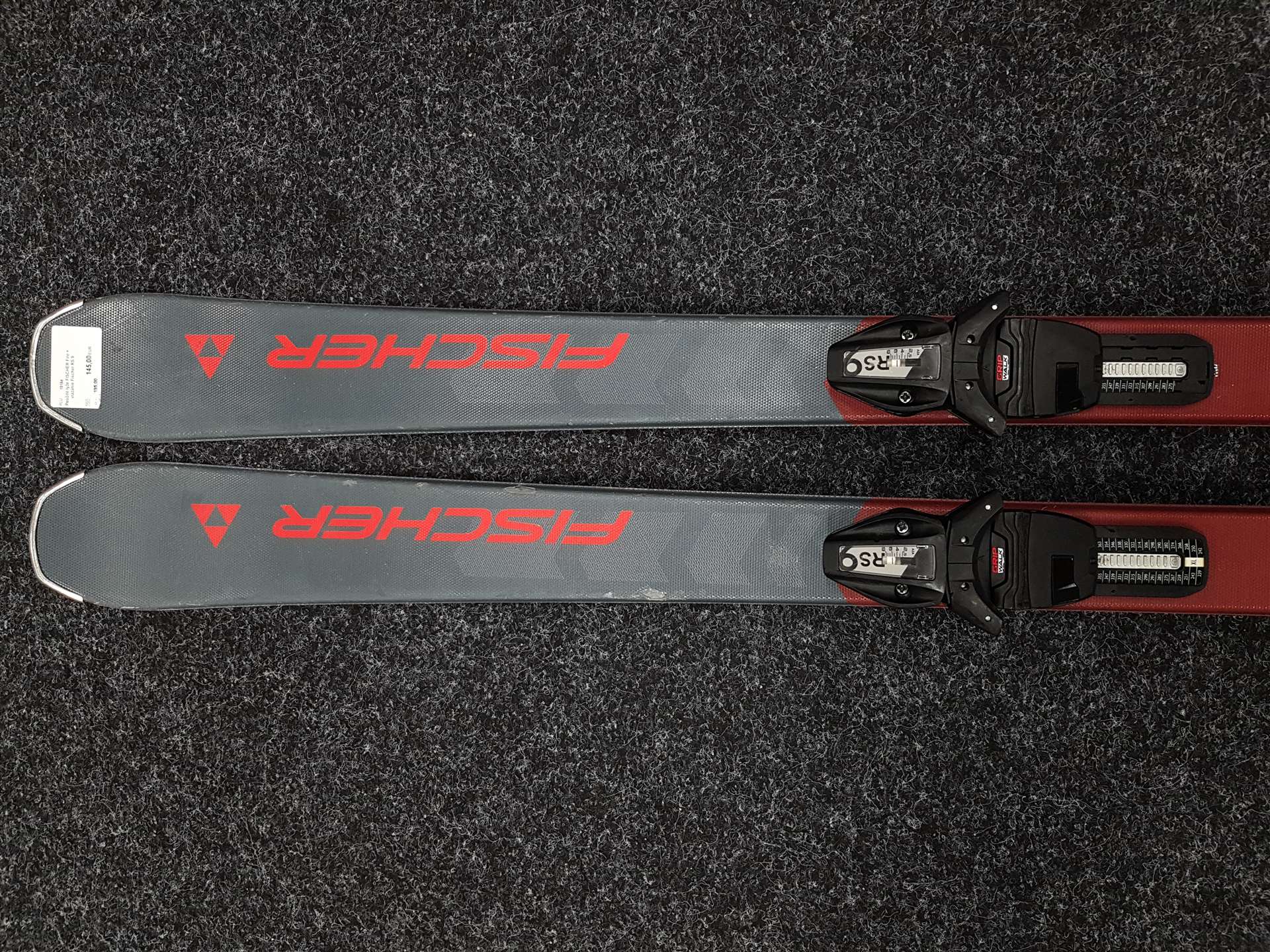 Použité lyže FISCHER Fire + viazanie Fischer RS 9
