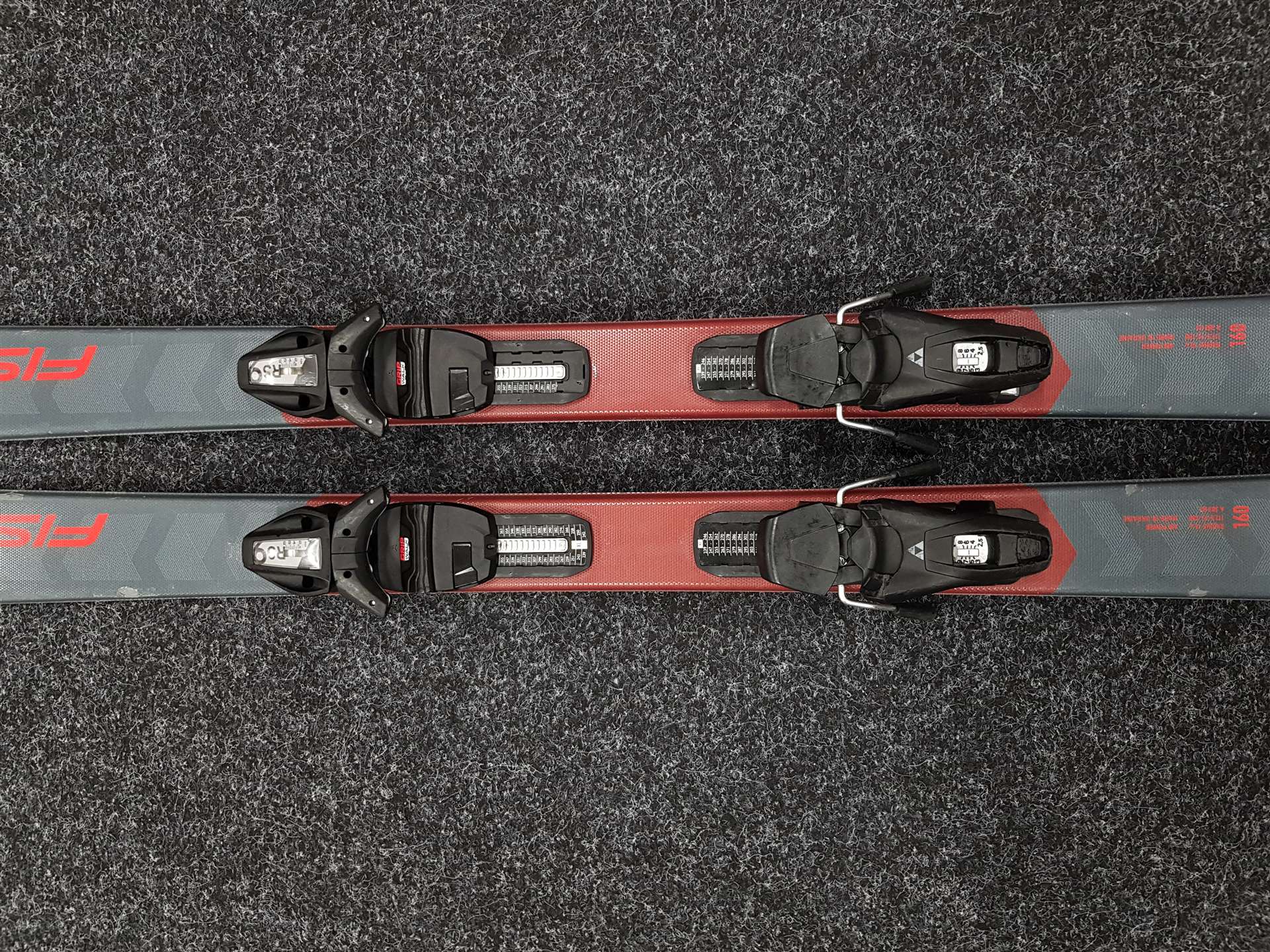 Použité lyže FISCHER Fire + viazanie Fischer RS 9