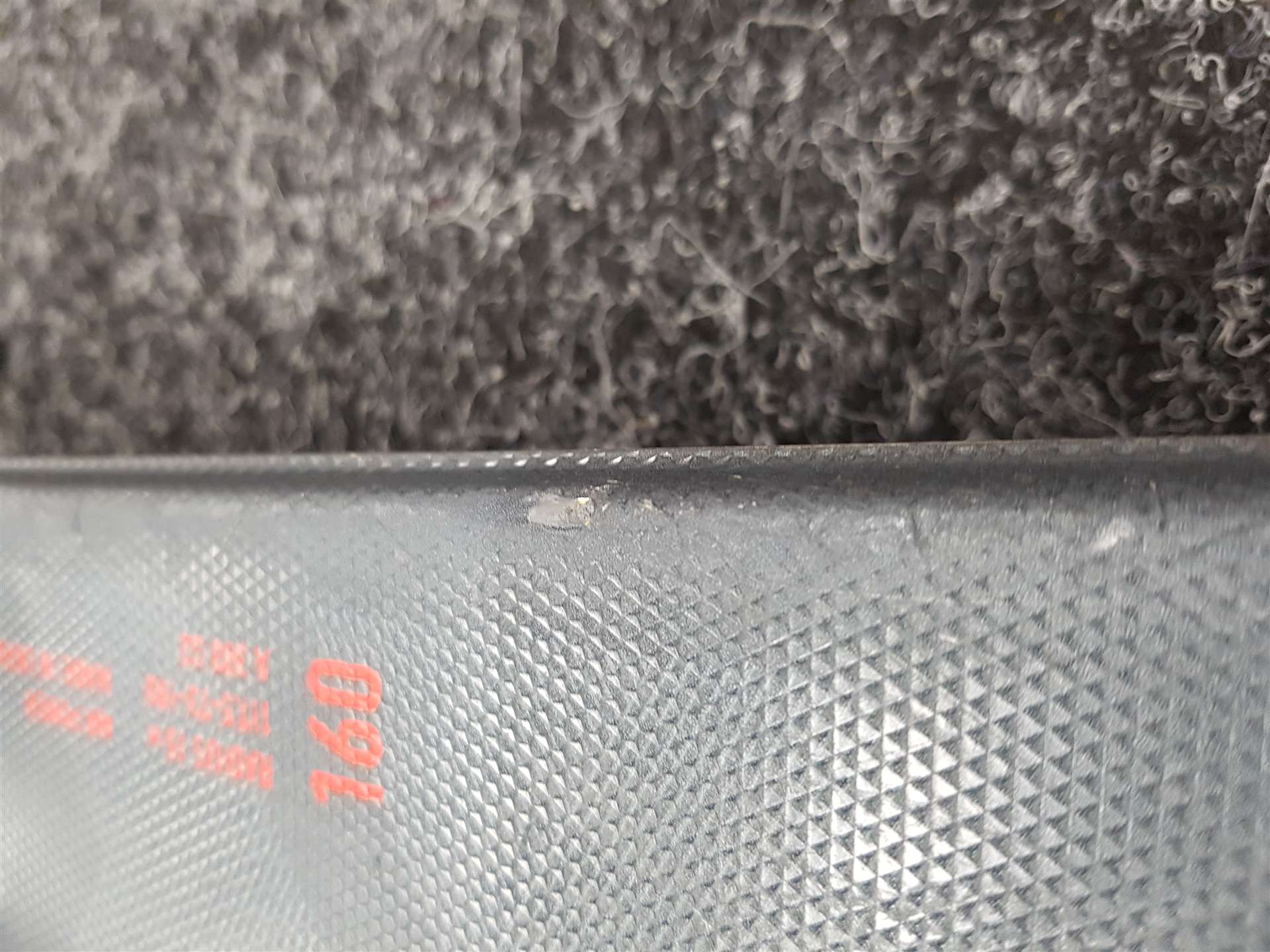 Použité lyže FISCHER Fire + viazanie Fischer RS 9