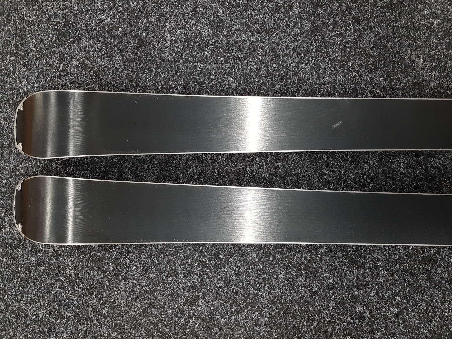 Použité lyže FISCHER Fire + viazanie Fischer RS 9