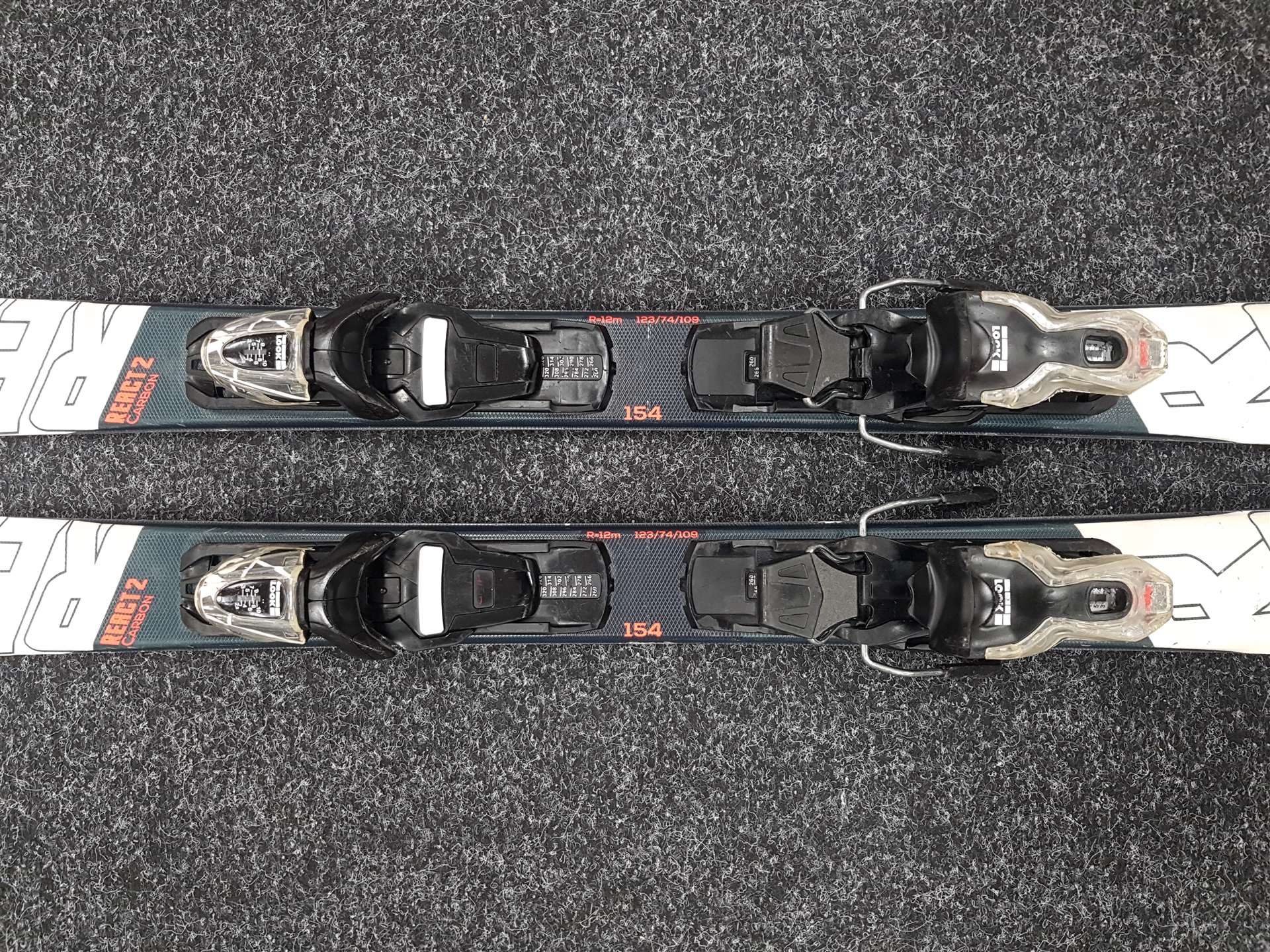 Použité lyže ROSSIGNOL React 2 Carbon + viazanie Look Xpress 10