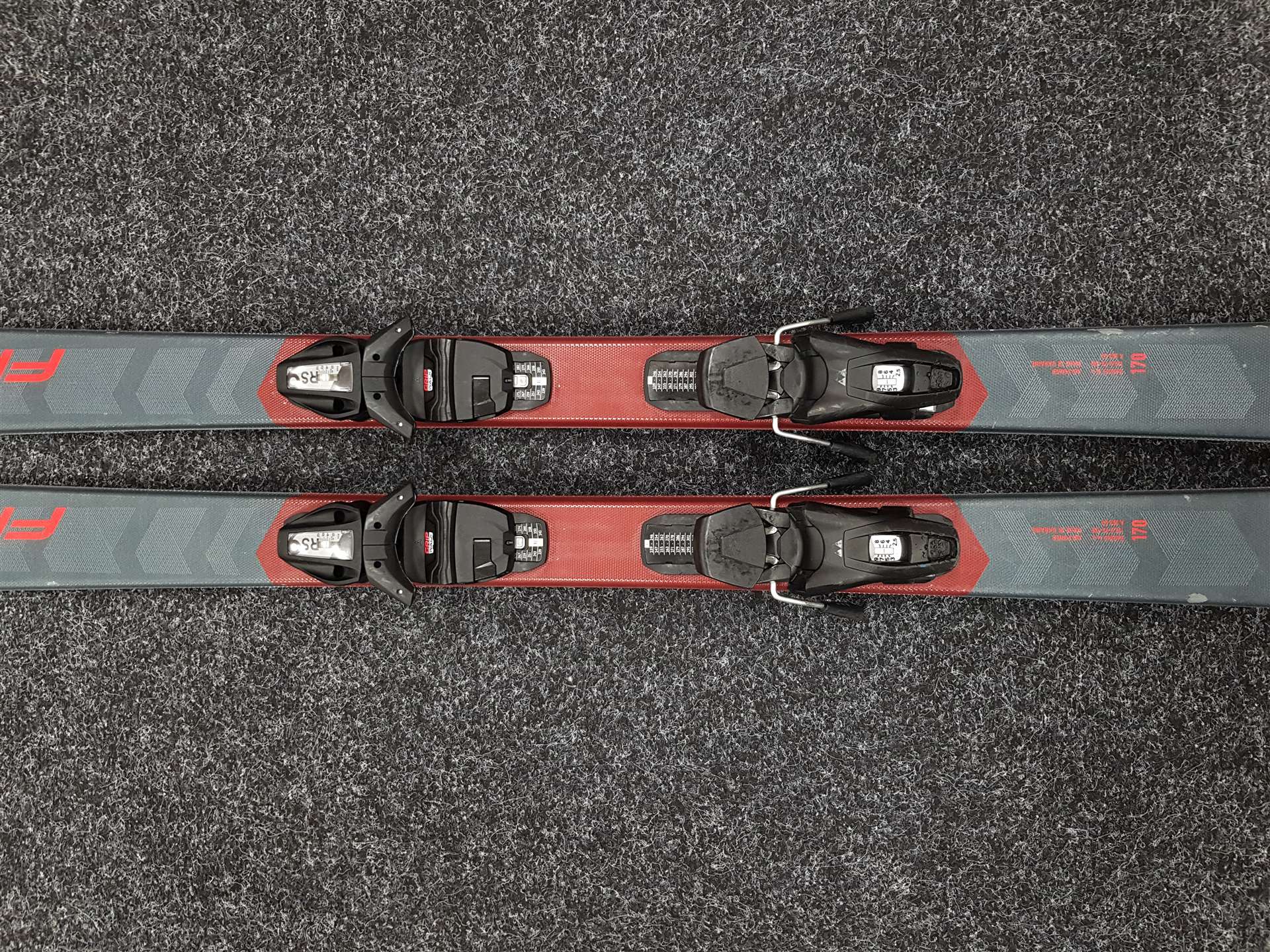 Použité lyže FISCHER Fire + viazanie Fischer RS 9