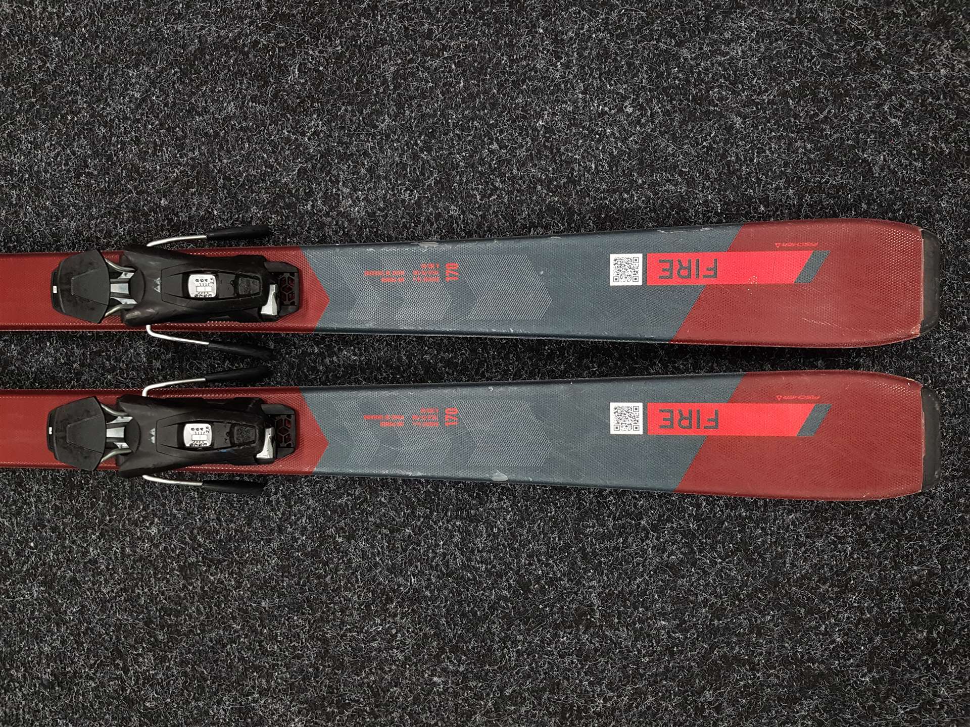 Použité lyže FISCHER Fire + viazanie Fischer RS 9