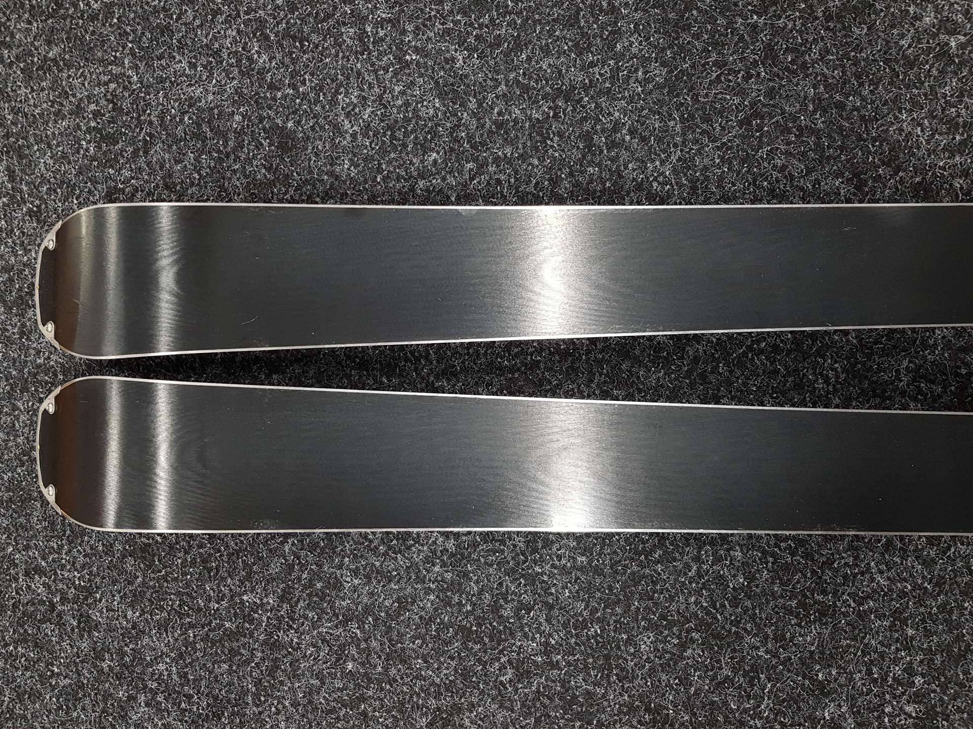 Použité lyže FISCHER Fire + viazanie Fischer RS 9
