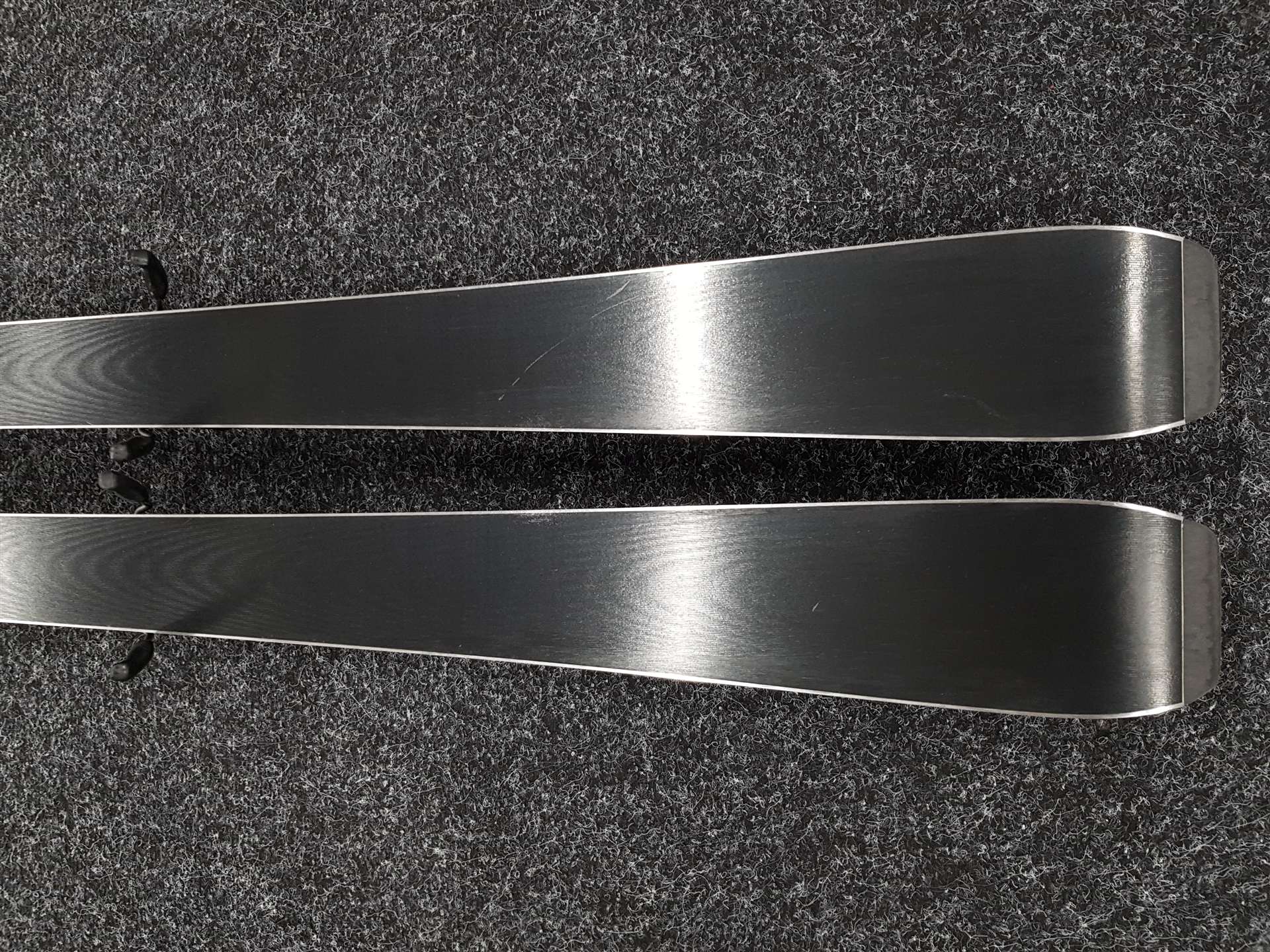 Použité lyže FISCHER Fire + viazanie Fischer RS 9