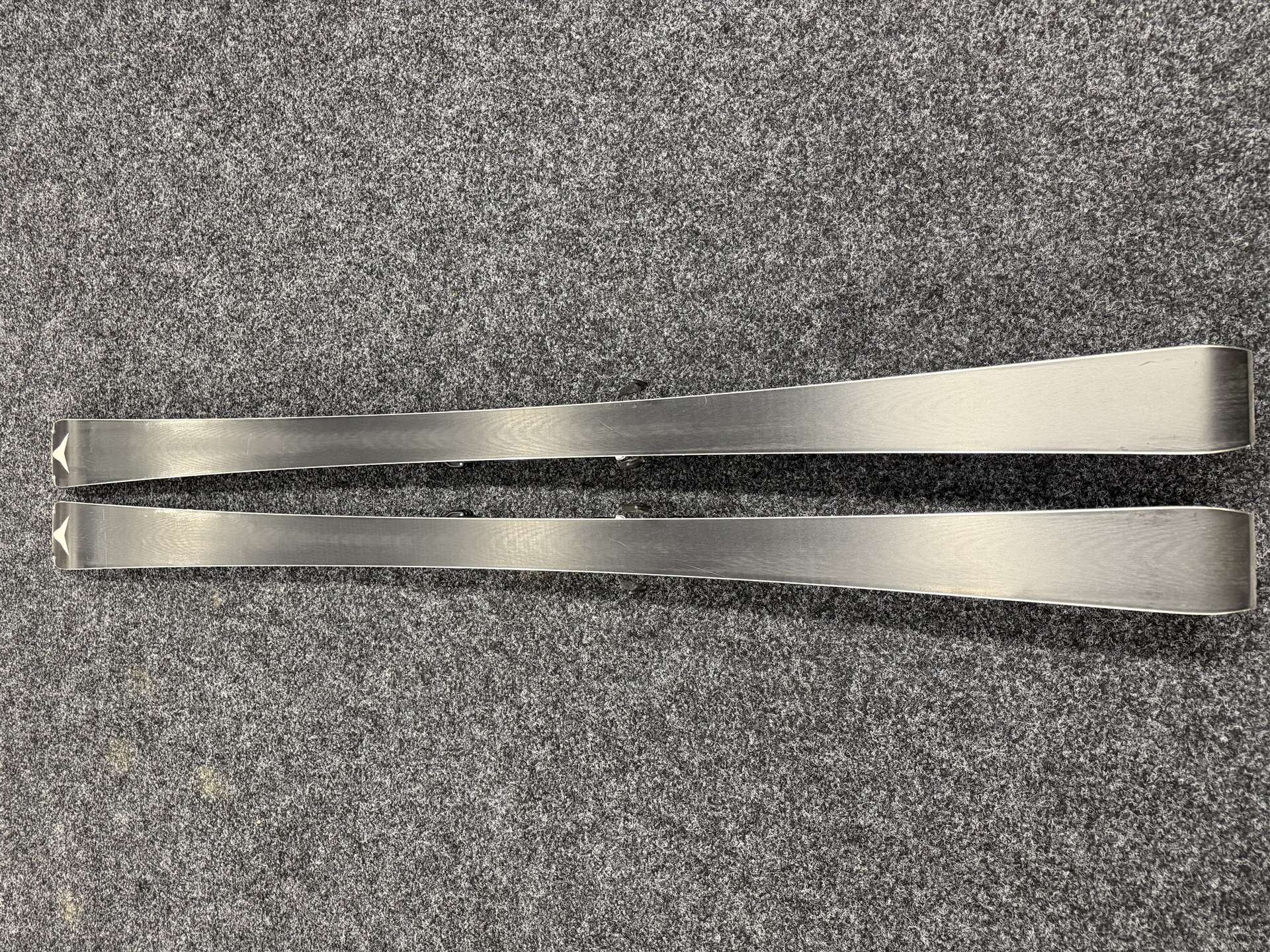 Použité lyže ATOMIC Redster X9s Ti + viazanie Atomic X 12 GW