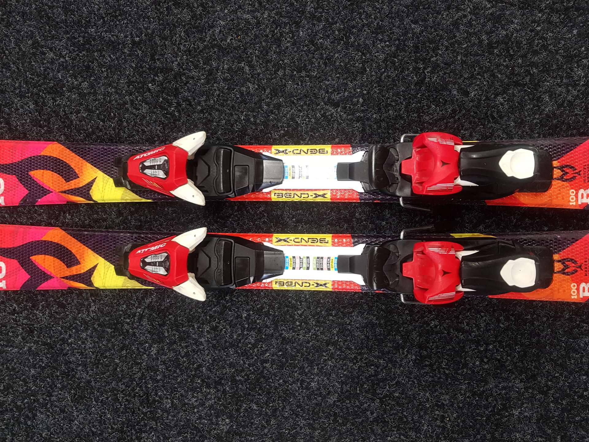 Použité detské lyže ATOMIC Redster + viazanie Atomic XTE 45