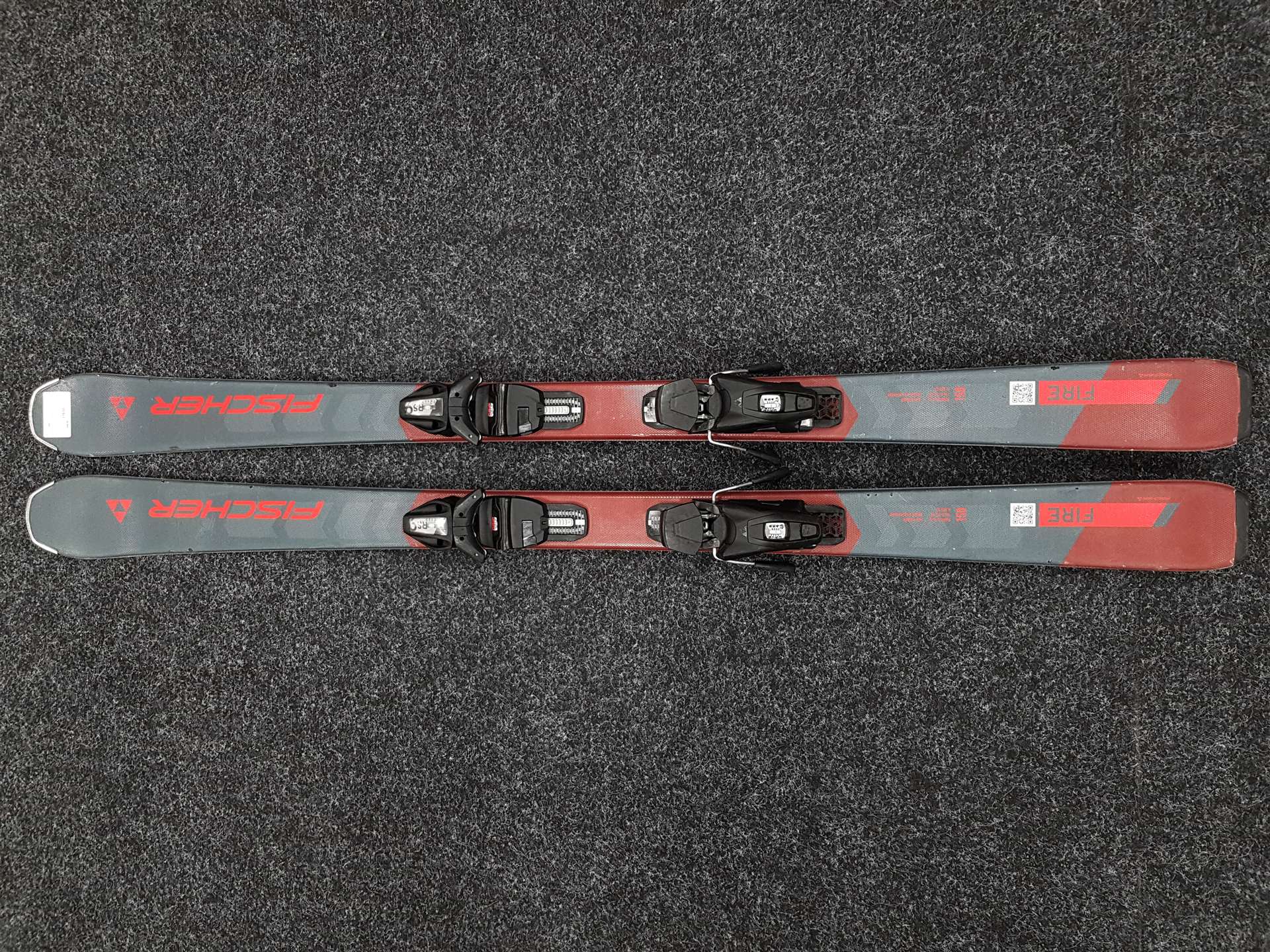 Použité lyže FISCHER Fire  + viazanie Fischer RS9