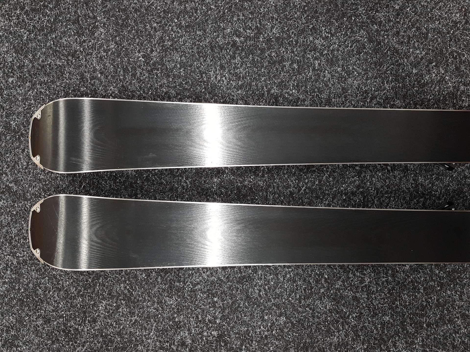 Použité lyže FISCHER Fire  + viazanie Fischer RS9