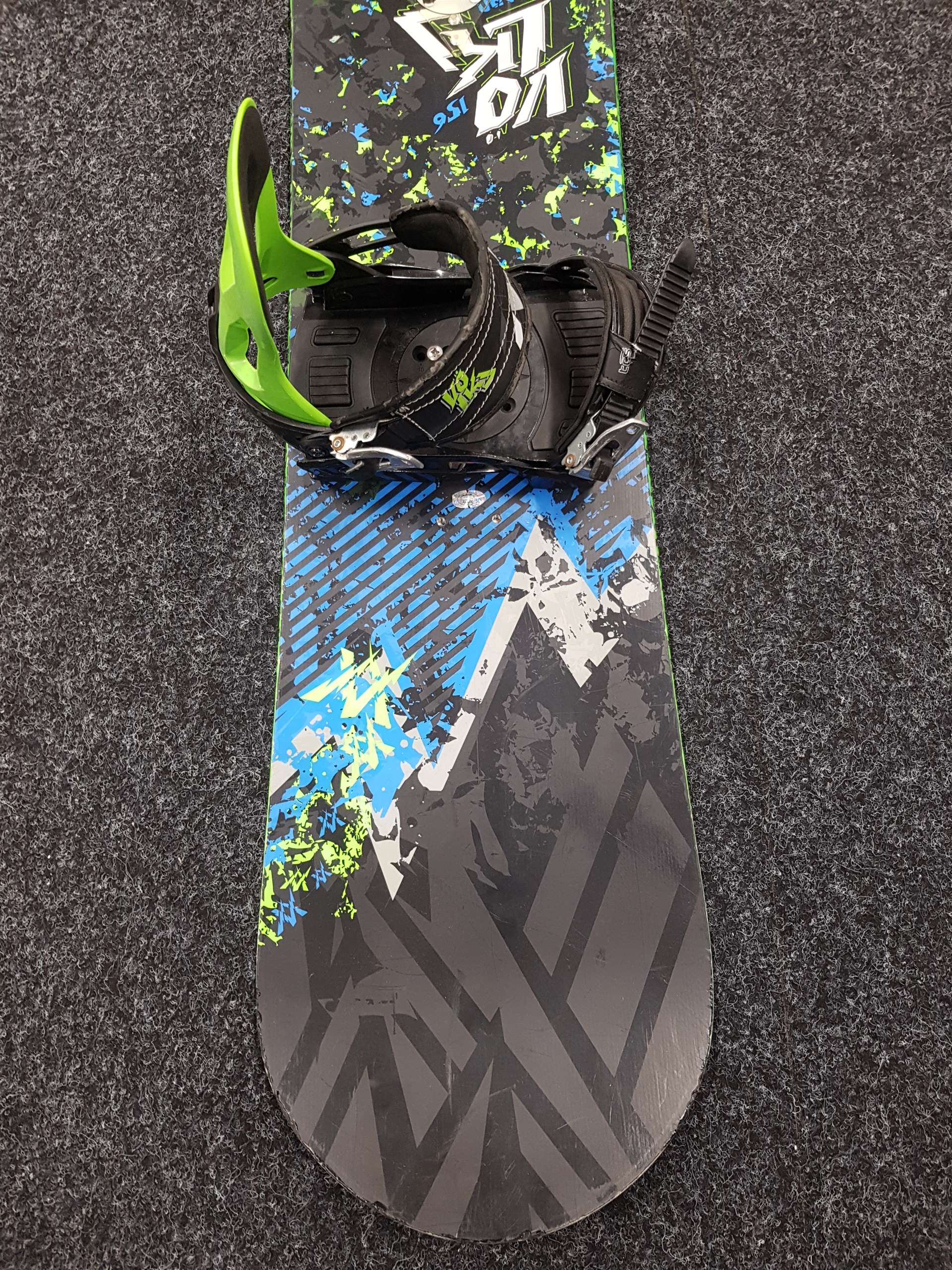 Použitý snowboard VOLKL Damaro + viazanie Volkl veľkosť L/XL