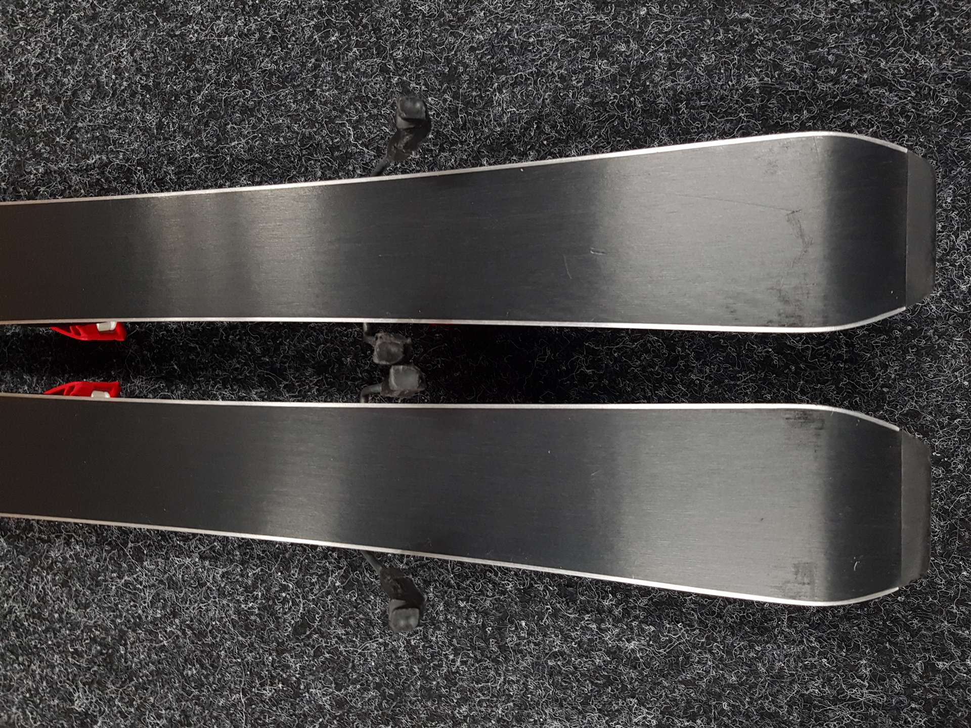 Použité detské lyže ATOMIC REDSTER J2 + viazanie Atomic 4,5