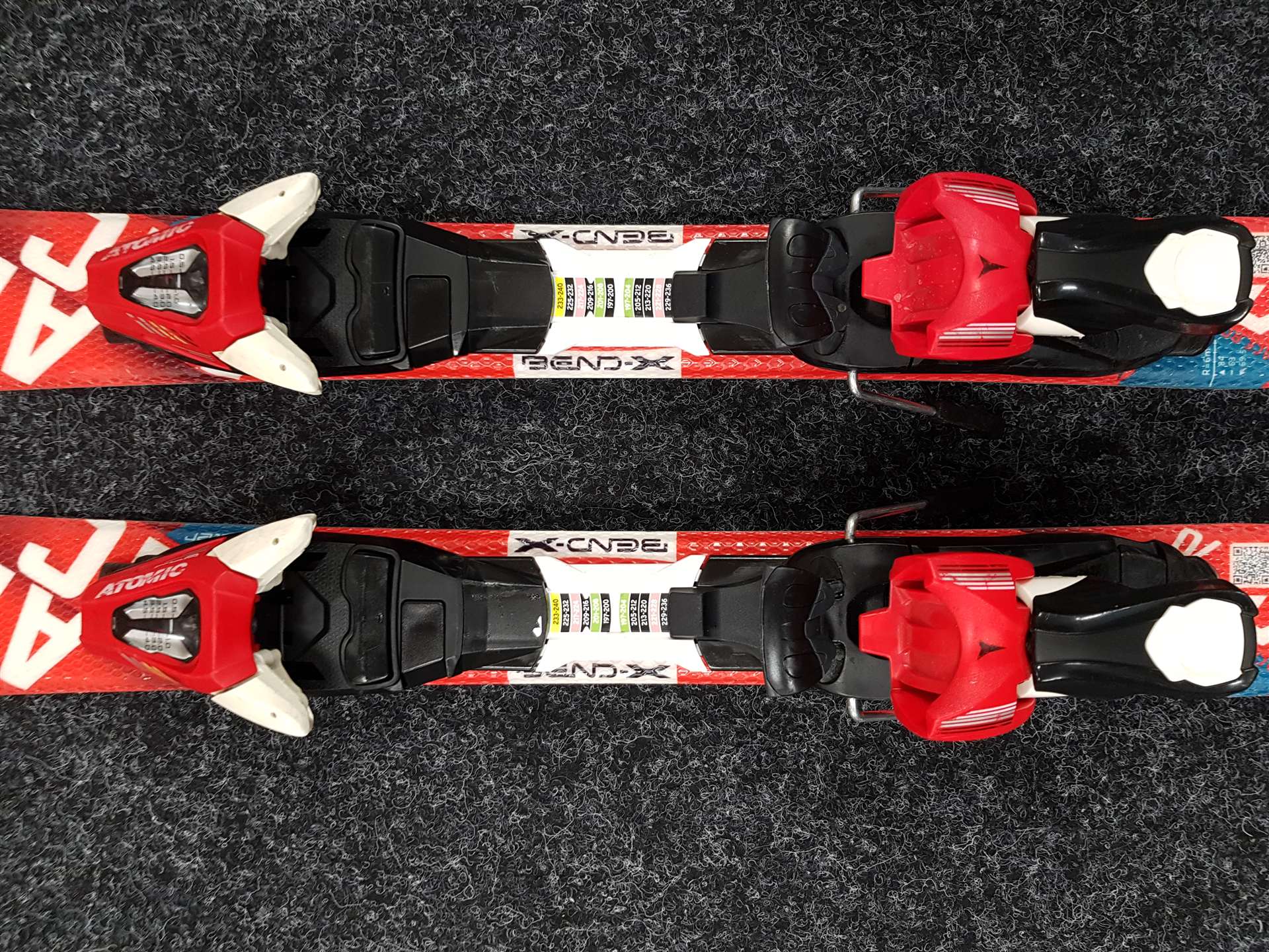 Použité detské lyže ATOMIC Redster XT + viazanie Atomic XTE 4,5