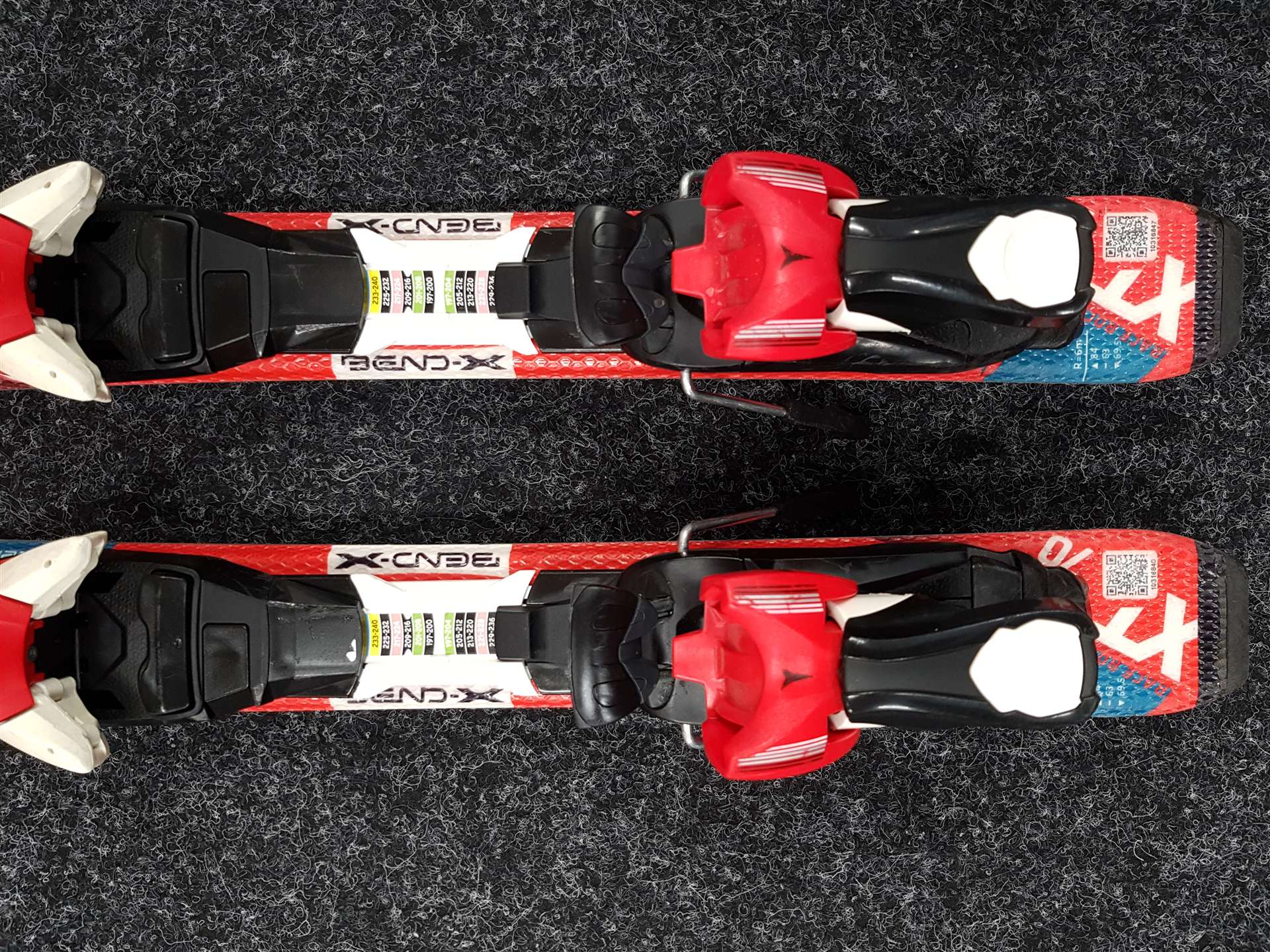 Použité detské lyže ATOMIC Redster XT + viazanie Atomic XTE 4,5