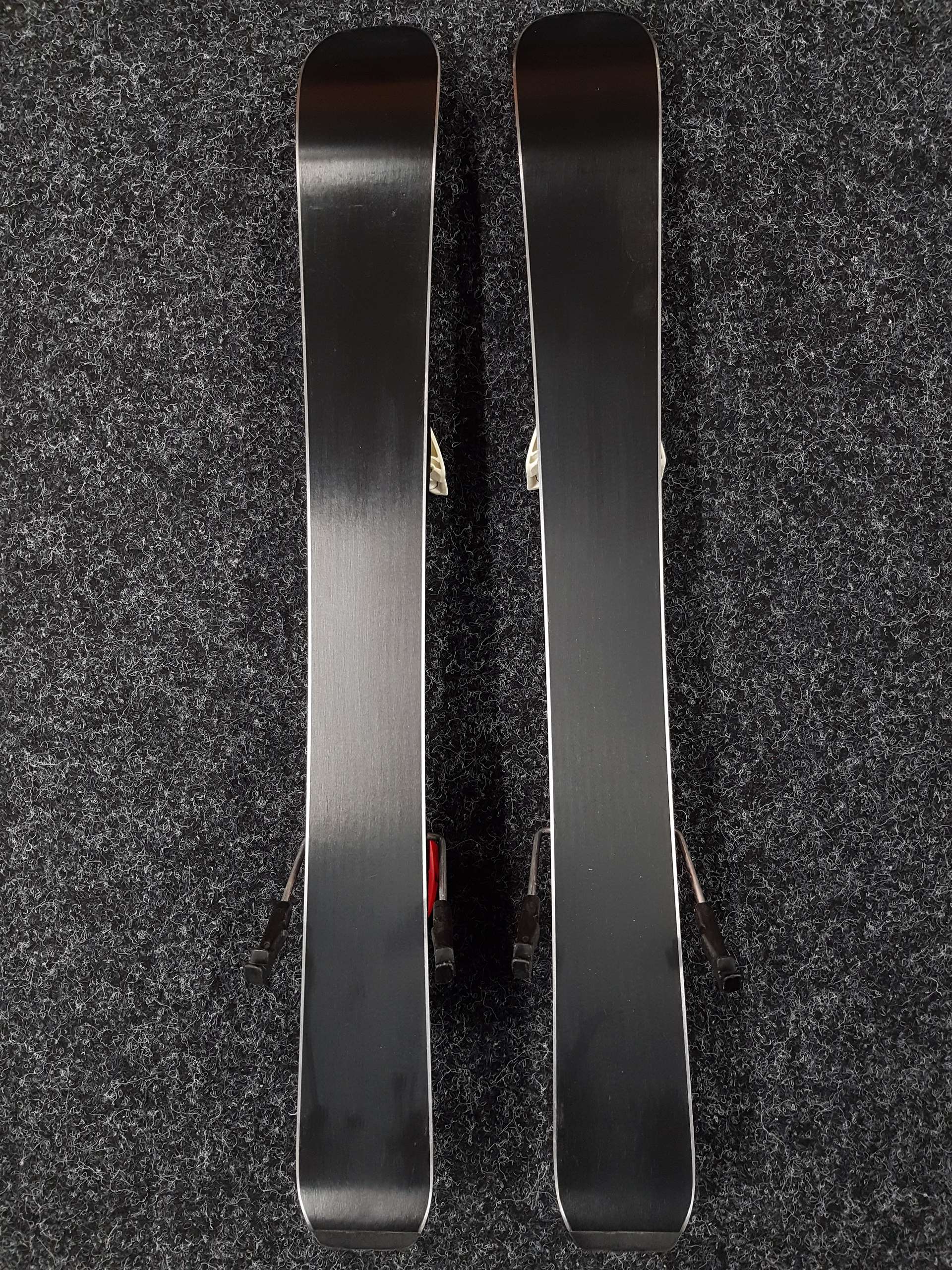 Použité detské lyže ATOMIC Redster XT + viazanie Atomic XTE 4,5