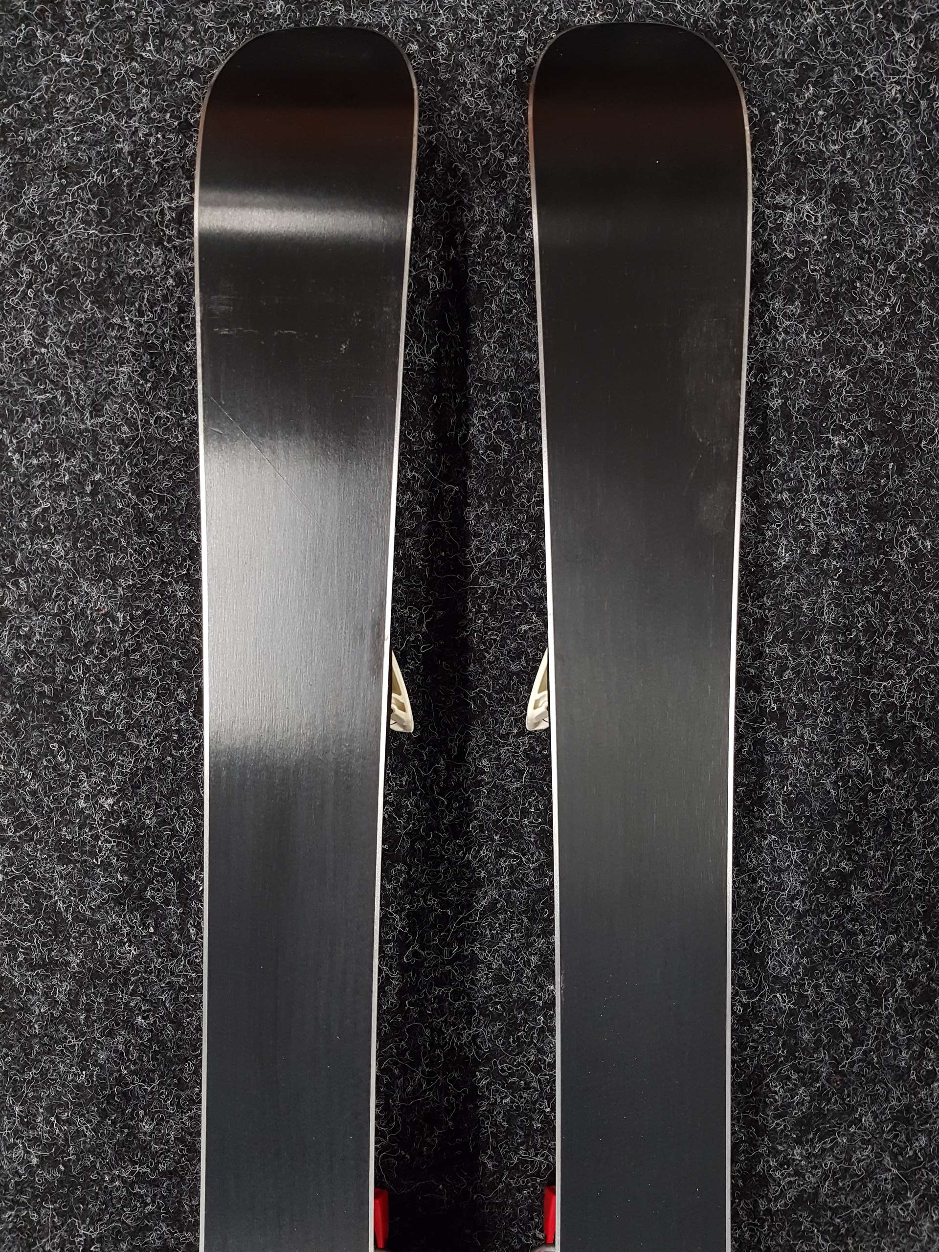 Použité detské lyže ATOMIC Redster XT + viazanie Atomic XTE 4,5