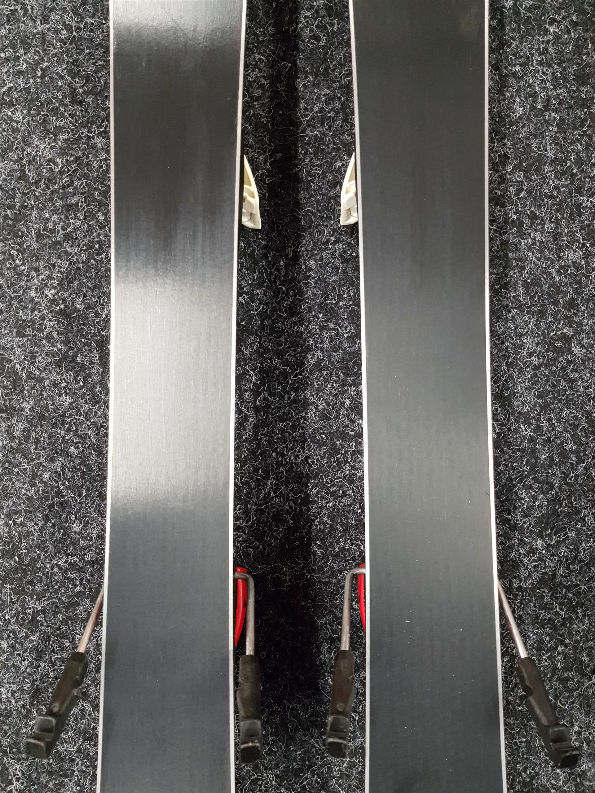 Použité detské lyže ATOMIC Redster XT + viazanie Atomic XTE 4,5