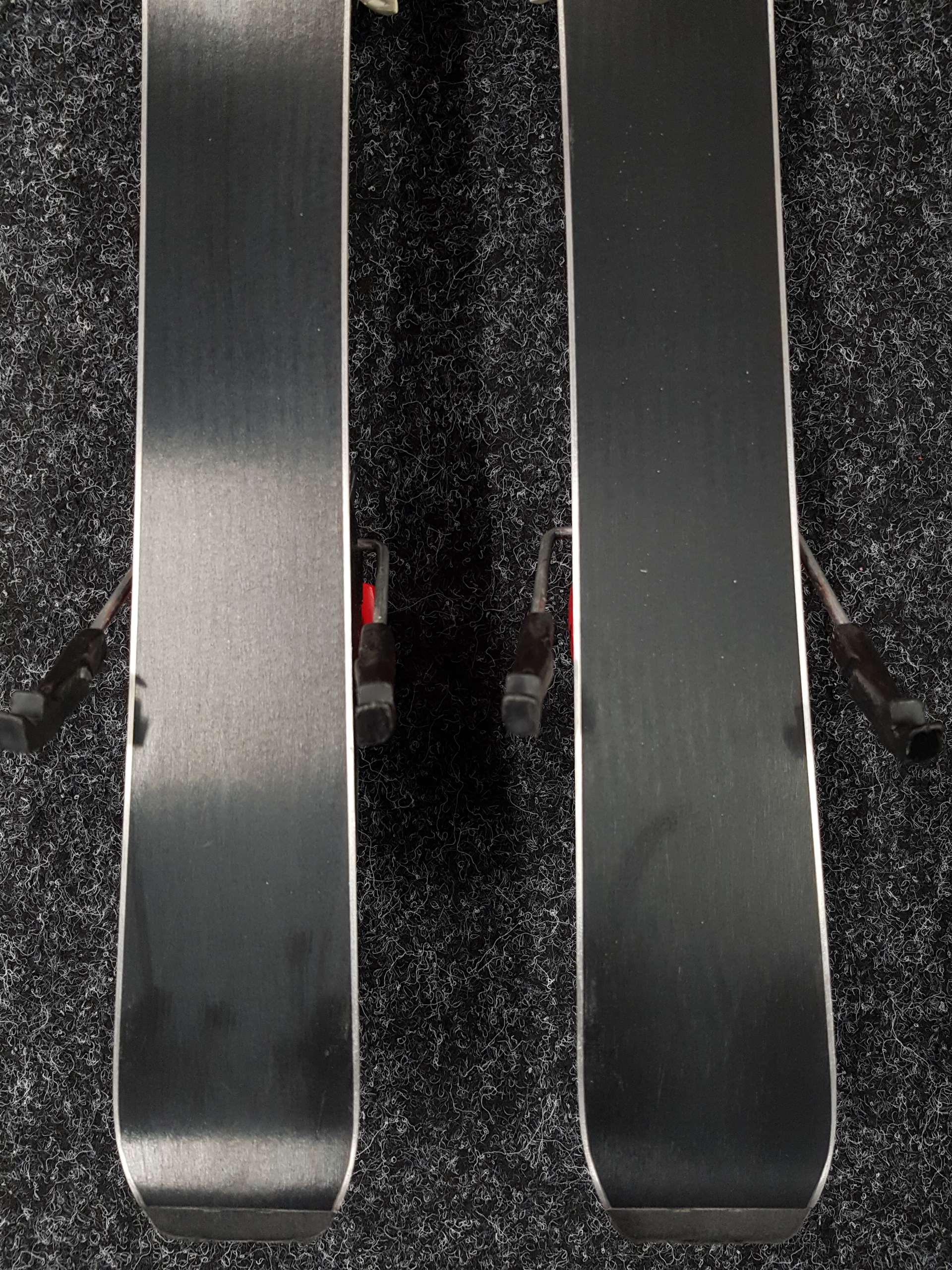 Použité detské lyže ATOMIC Redster XT + viazanie Atomic XTE 4,5