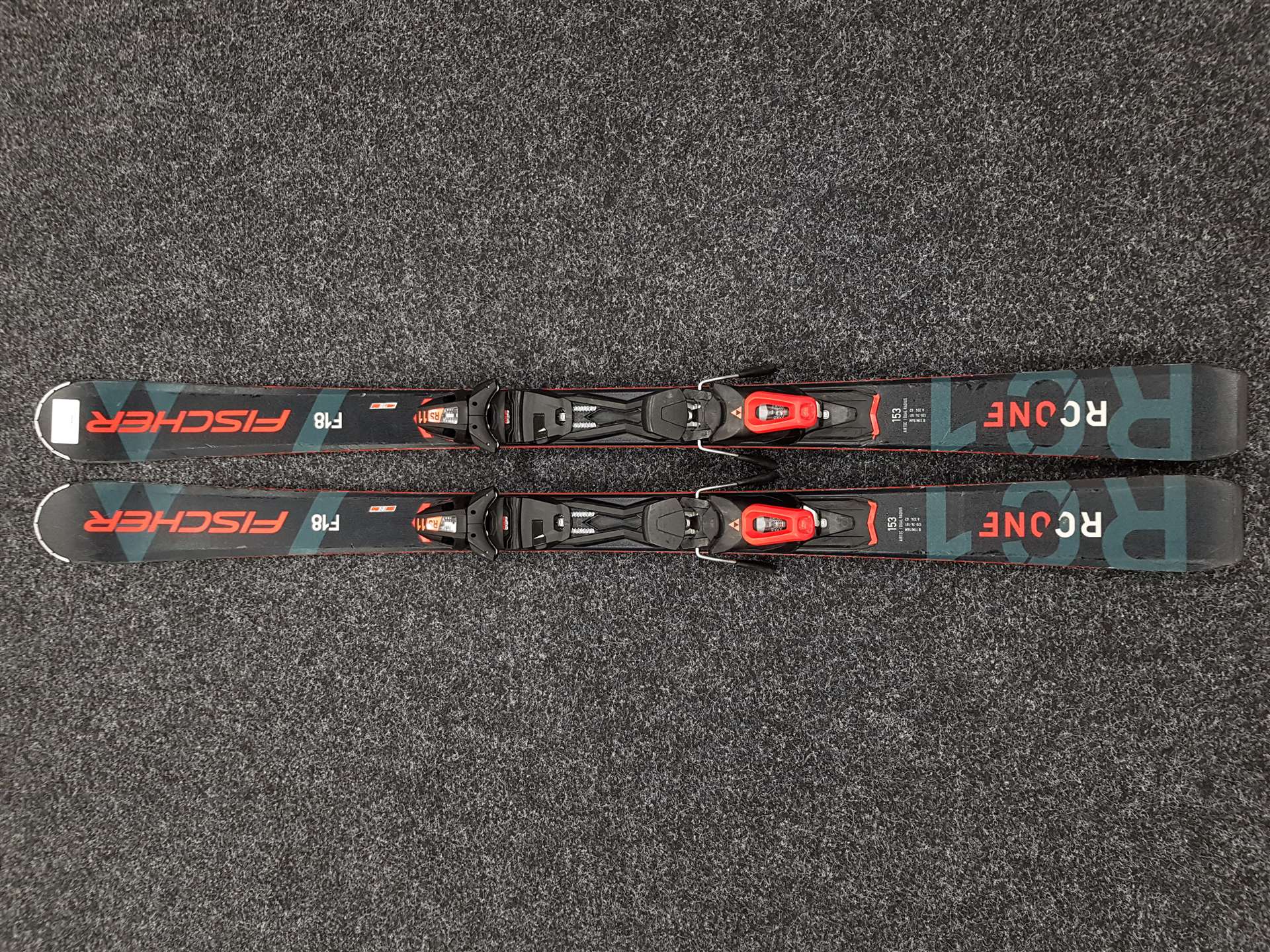 Použité lyže FISCHER RC One F18 + viazanie Fischer RS 11