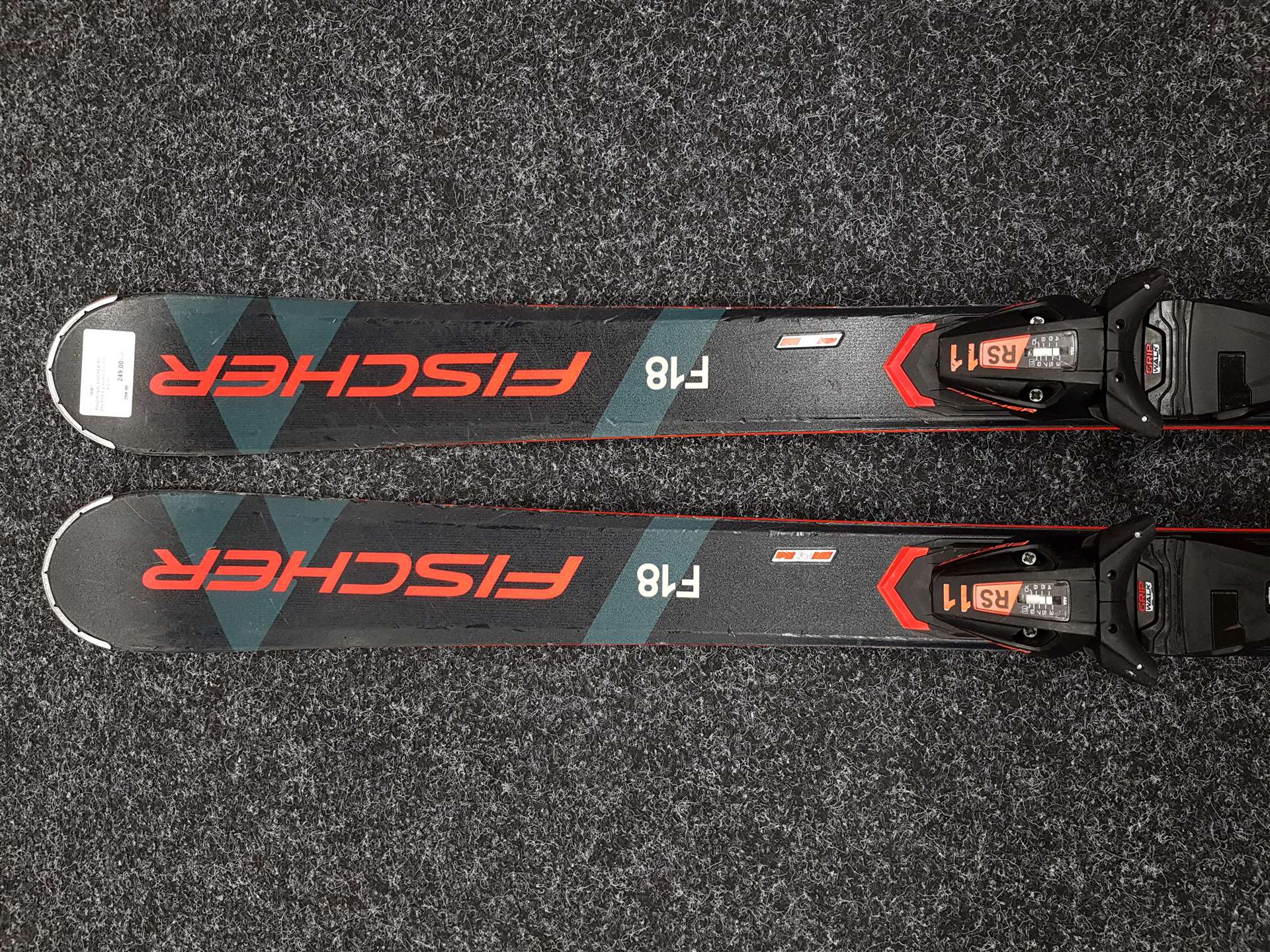 Použité lyže FISCHER RC One F18 + viazanie Fischer RS 11