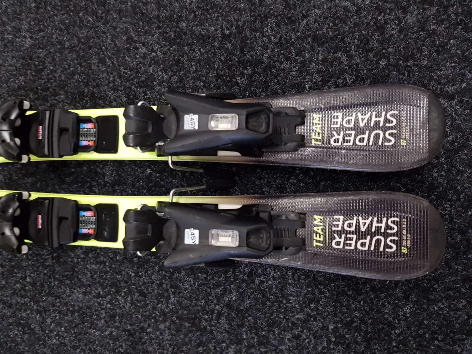 Použité detské lyže HEAD Supershape Team + viazanie Tyrolia JRS 4.5 CA