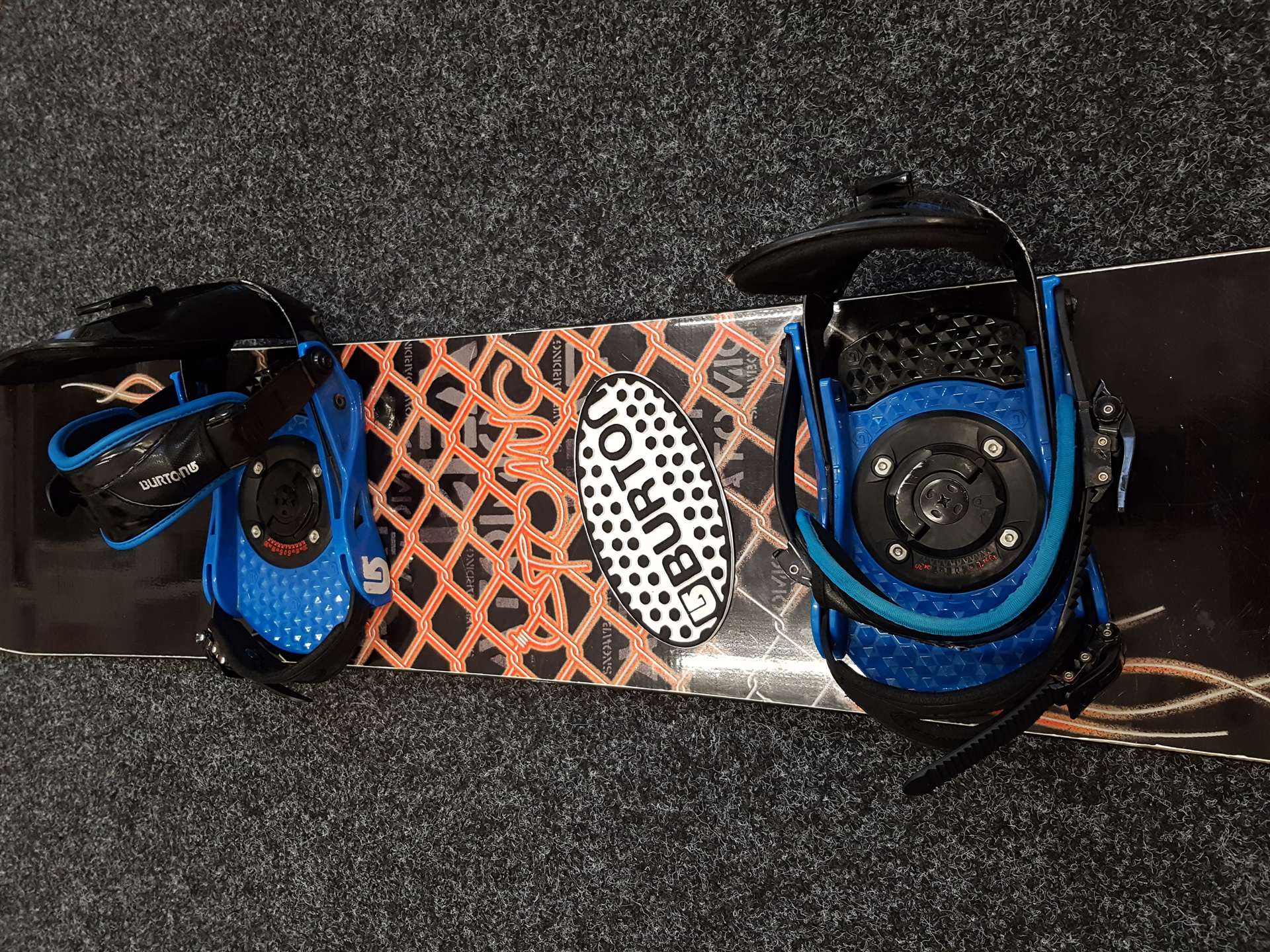 Použitý snowboard Atomic + viazanie BURTON veľkosť S