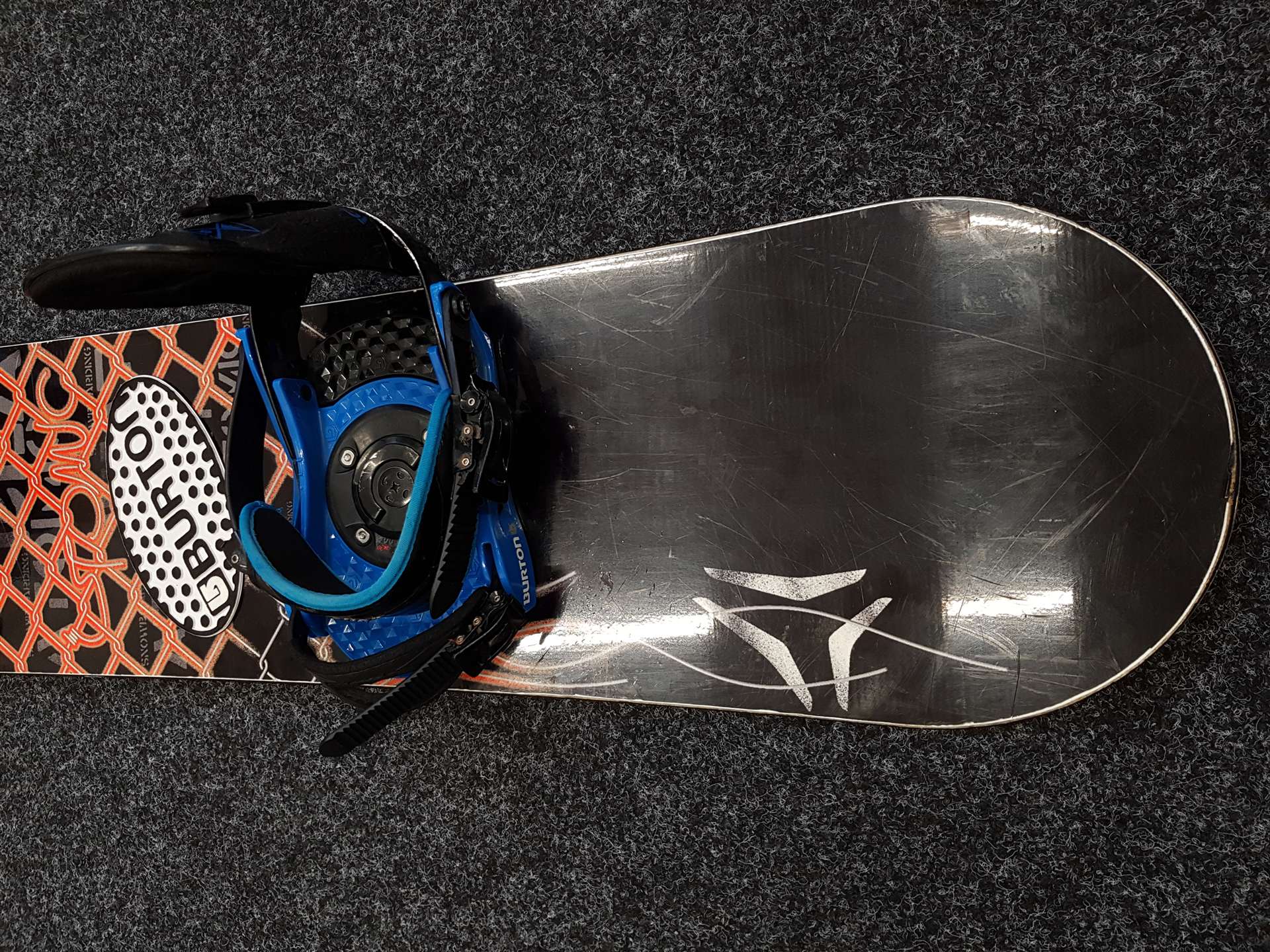 Použitý snowboard Atomic + viazanie BURTON veľkosť S