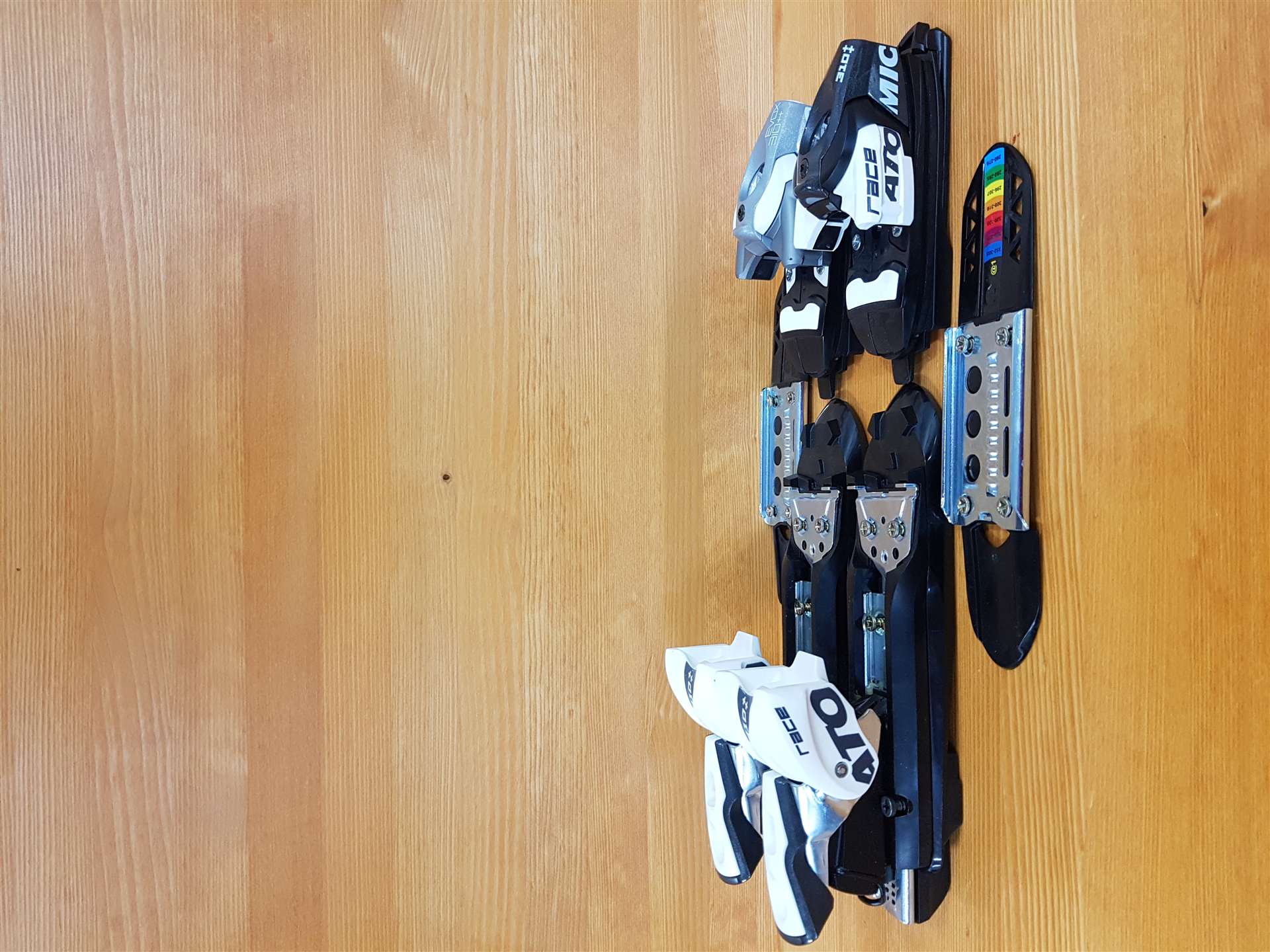 Použité viazanie Atomic Race 310++ (10 DIN)