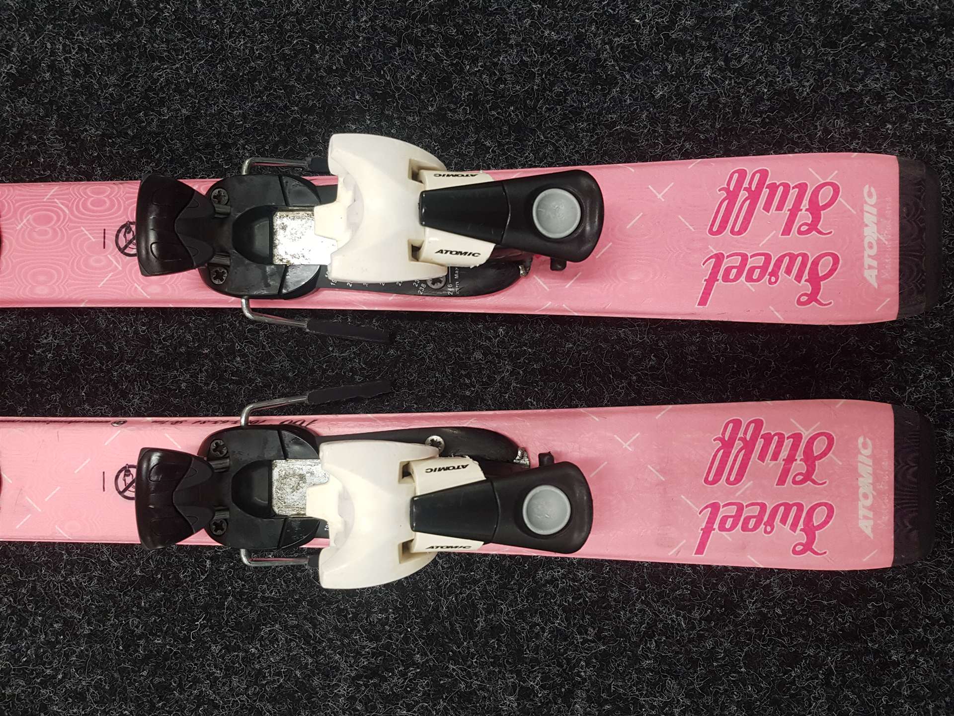 Použité detské lyže ATOMIC Sweet Stuff + viazanie Atomic Ewox 4.5