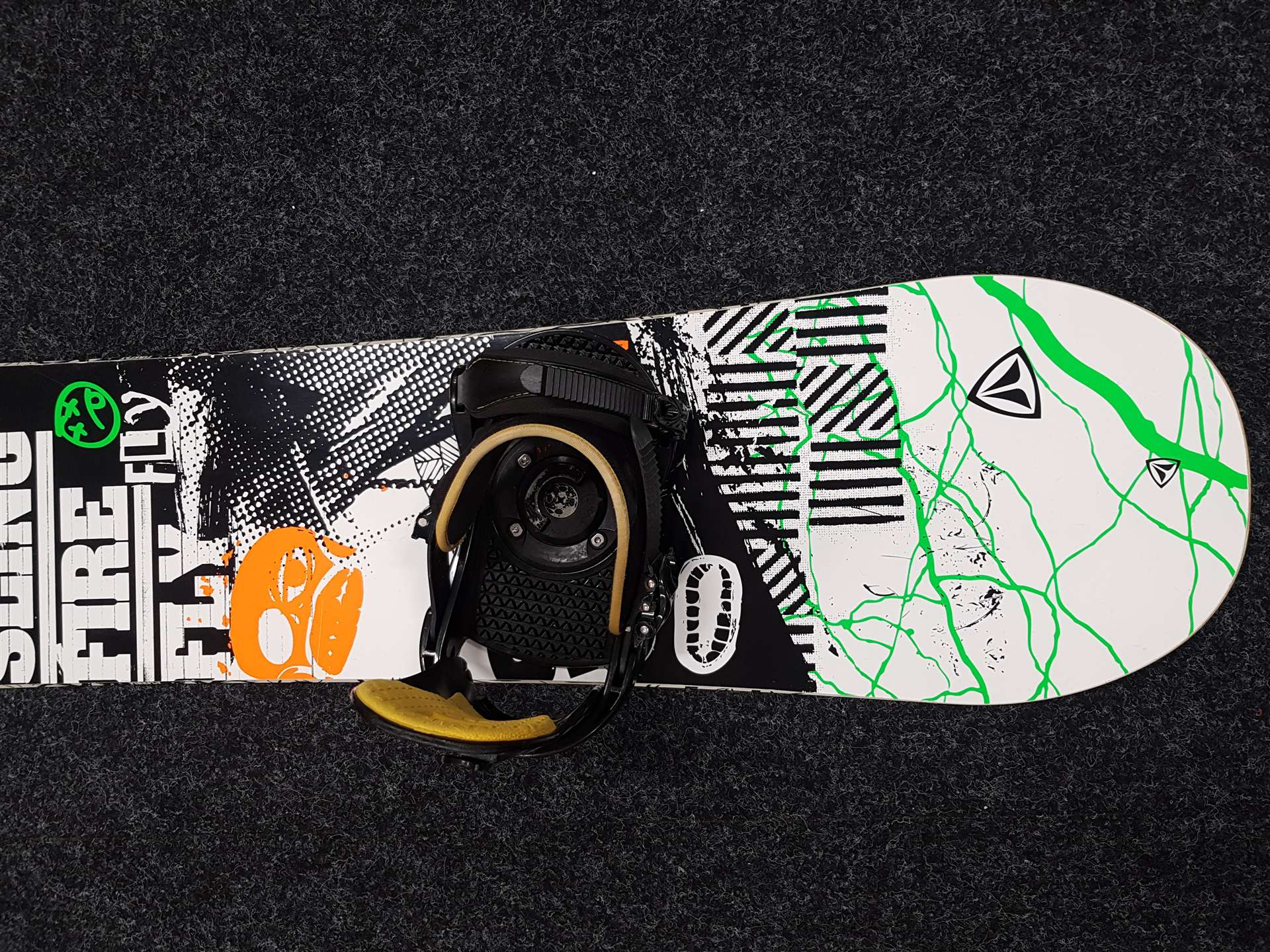 Použitý snowboard FireFly Sling + viazanie Burton veľkosť L/XL