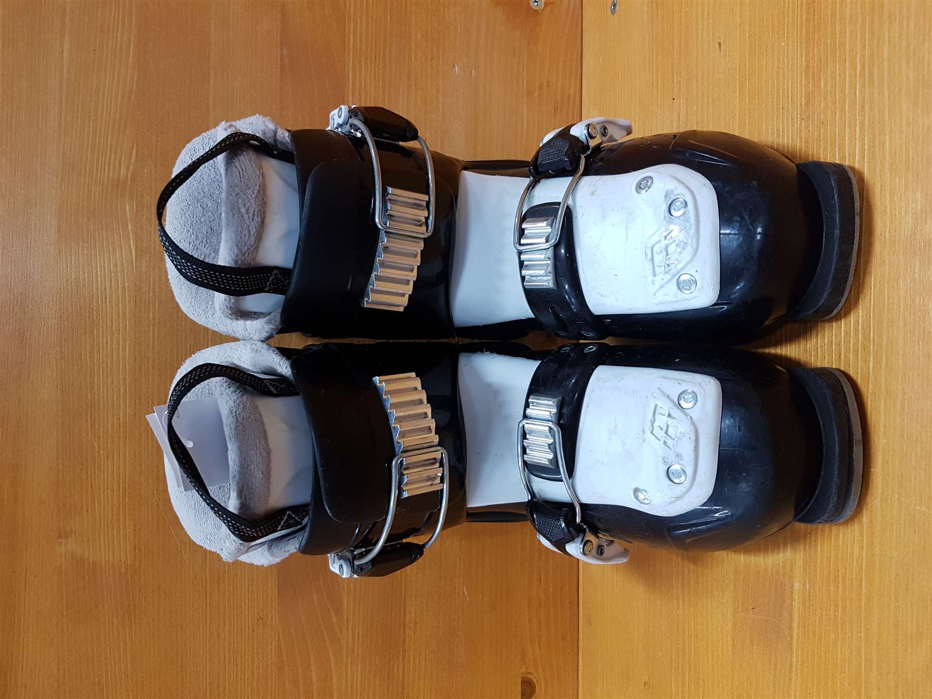 Použité lyžiarky TECNICA JT2 R