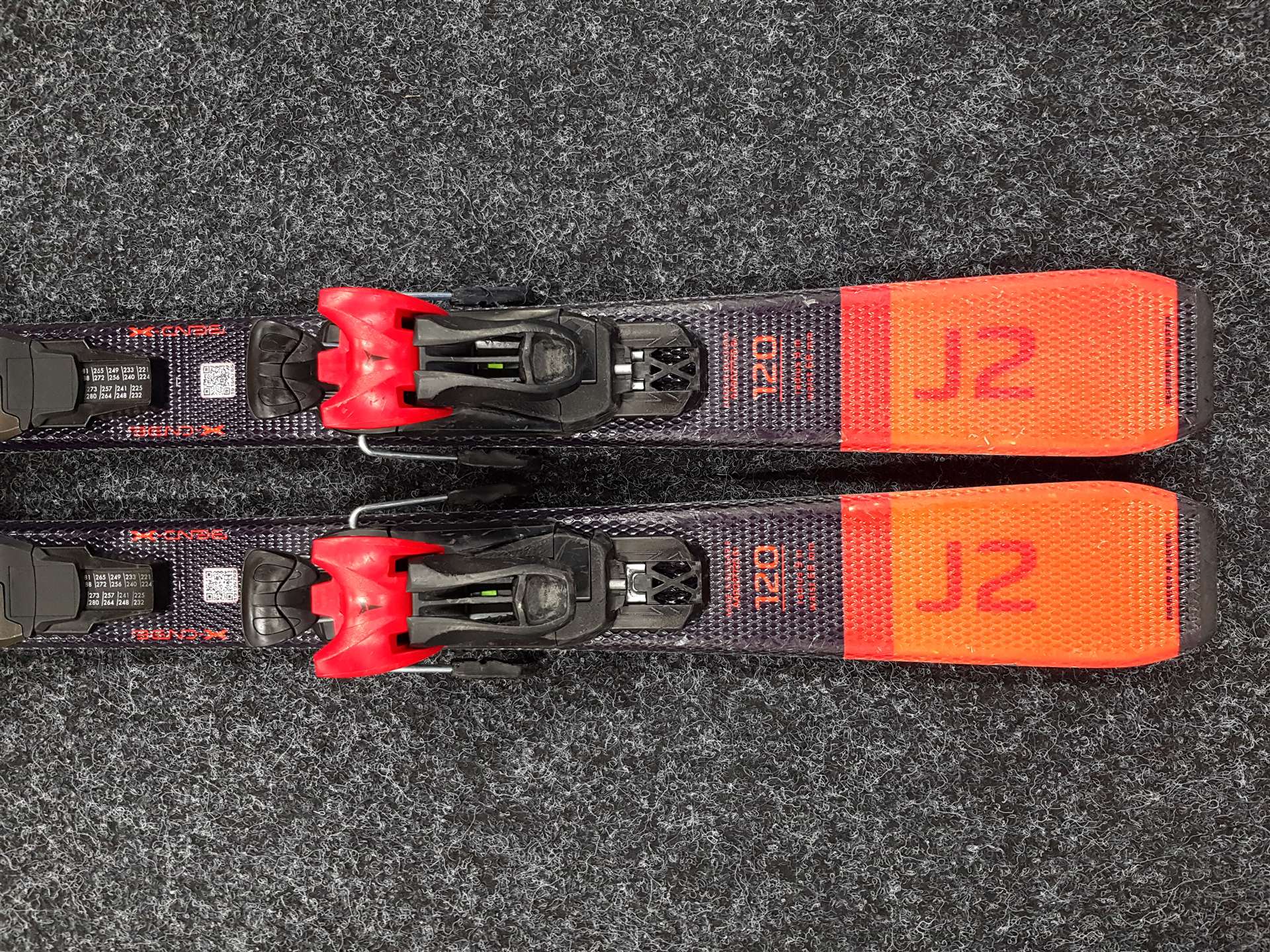 Použité detské lyže ATOMIC Redster J2 + viazanie Atomic C5