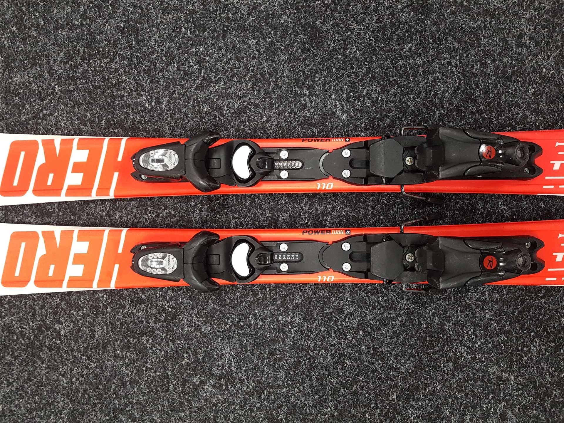 Použité detské lyže ROSSIGNOL HERO J + viazanie Rossignol Xelium 4.5