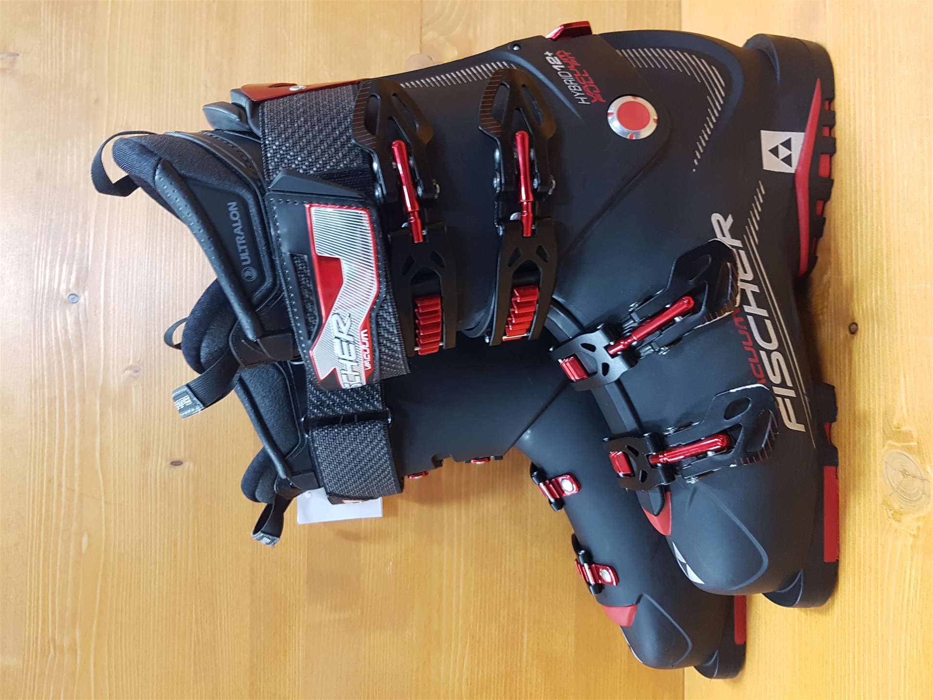 Použité lyžiarky FISCHER Vacuum Hybrid 12+
