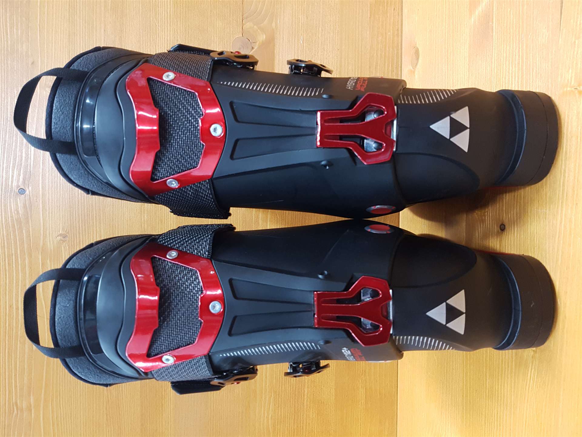 Použité lyžiarky FISCHER Vacuum Hybrid 12+