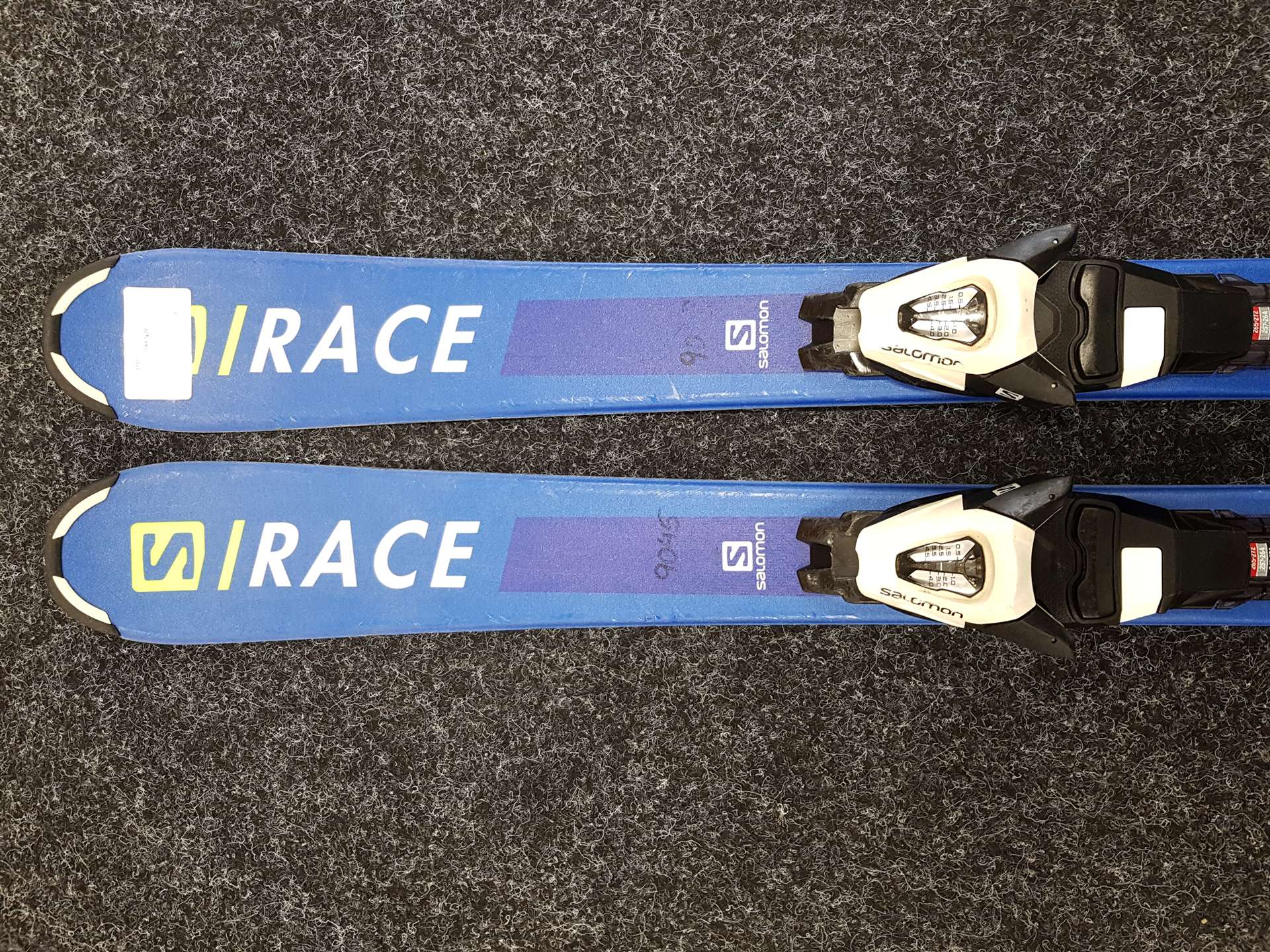 Použité detské lyže SALOMON S/RACE  + viazanie Salomon 4,5