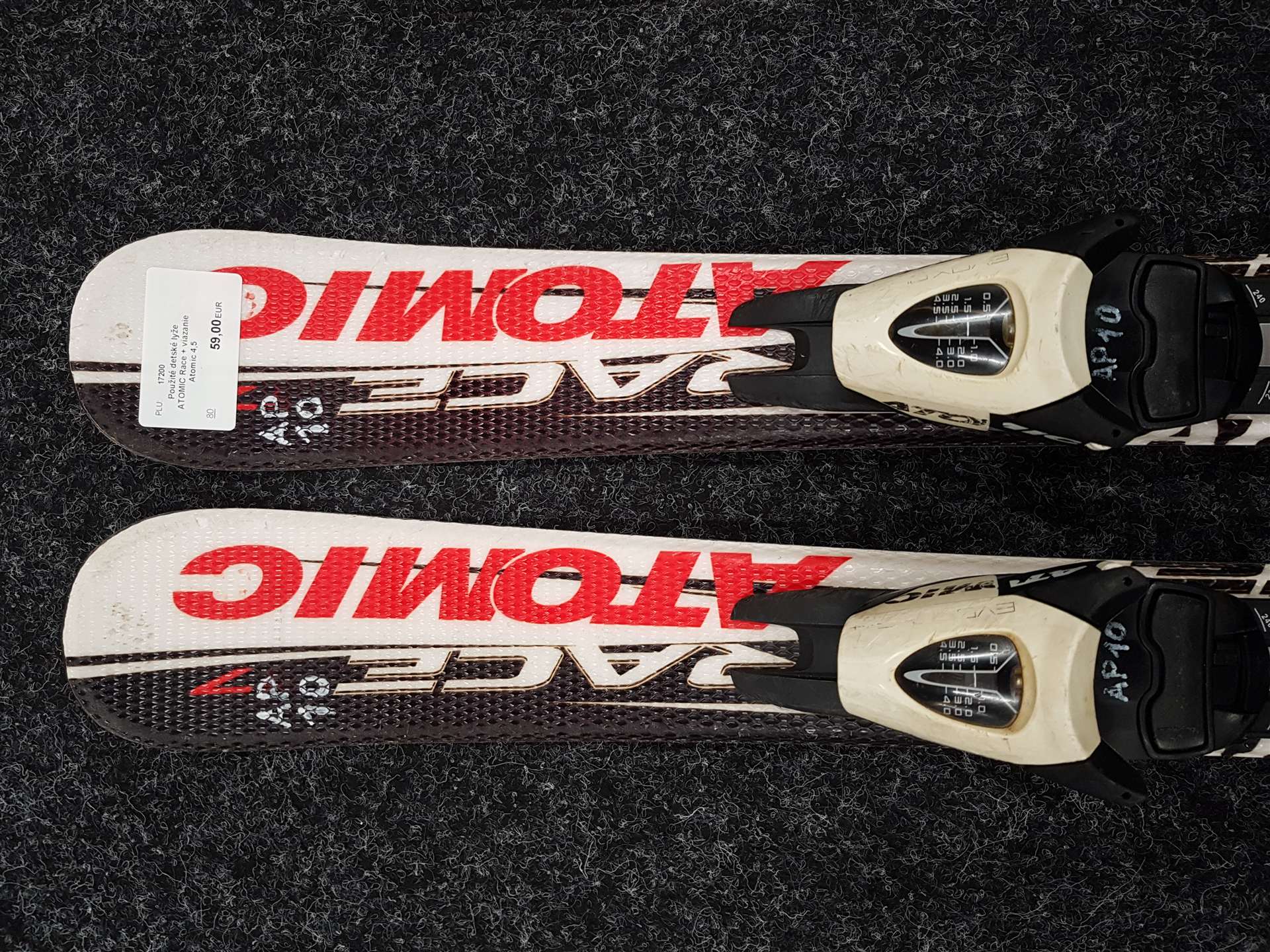 Použité detské lyže ATOMIC Race + viazanie Atomic 4,5