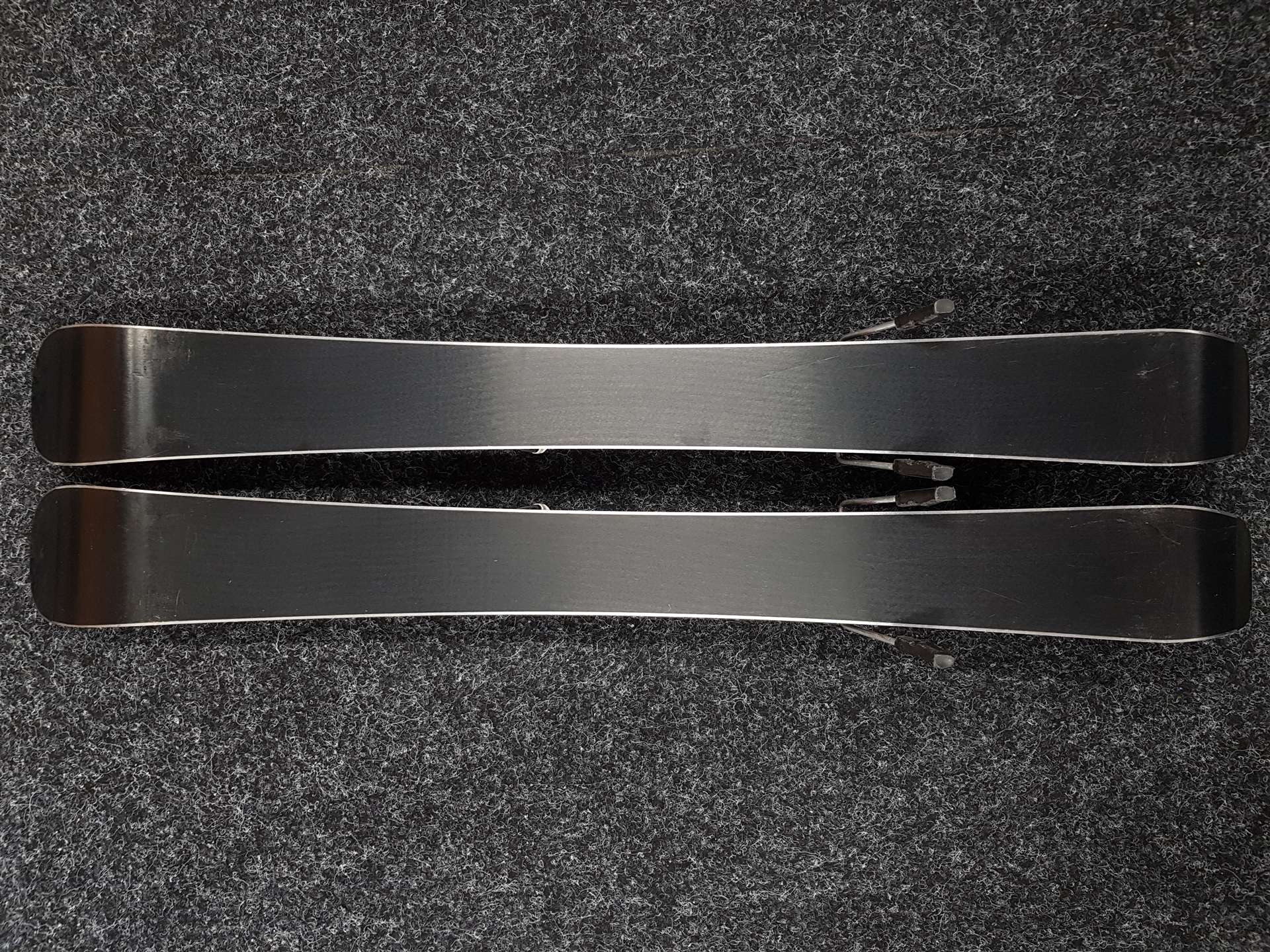 Použité detské lyže ATOMIC Race + viazanie Atomic 4,5