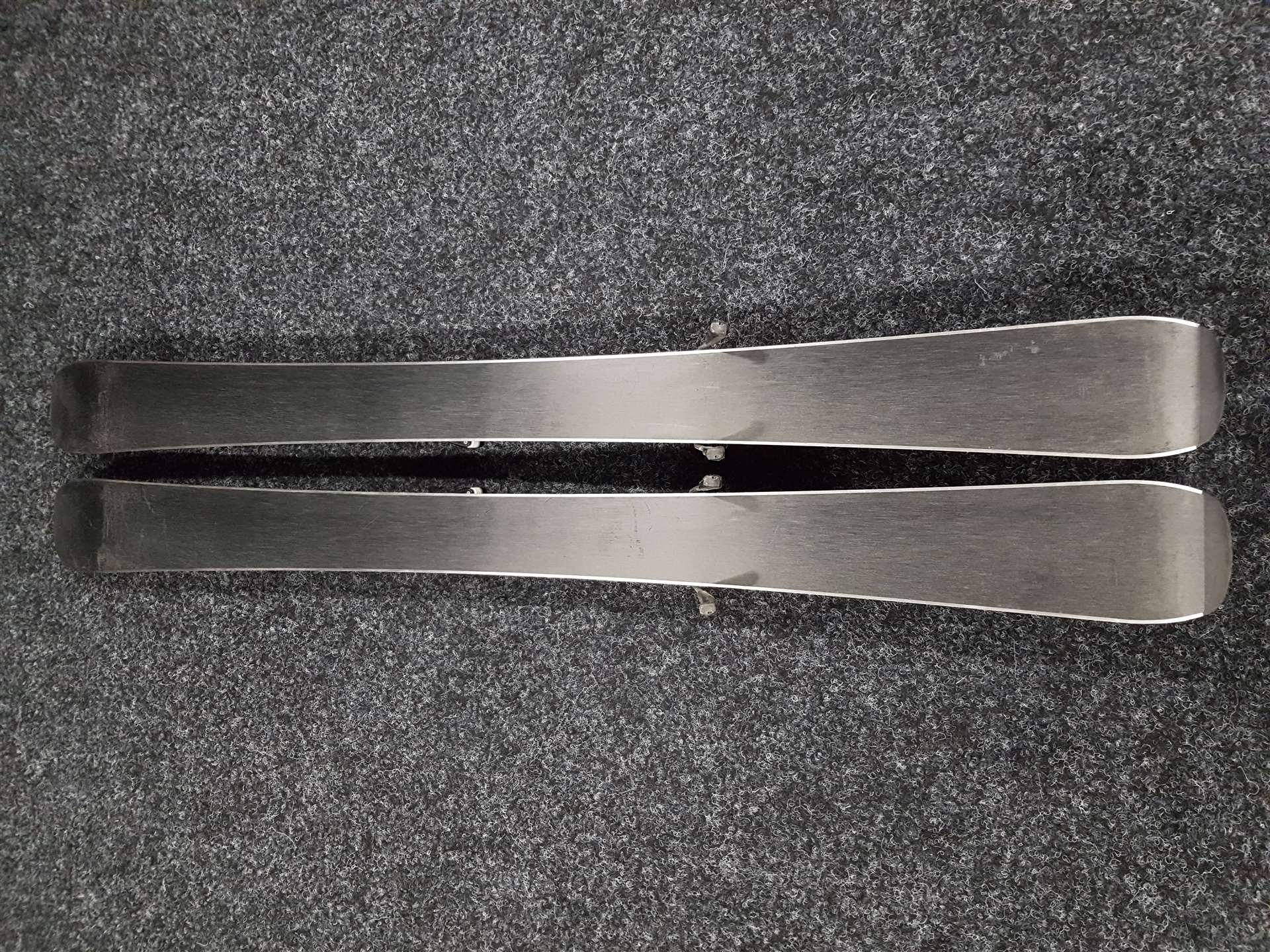 Bazárové detské lyže HEAD SUPERSHAPE