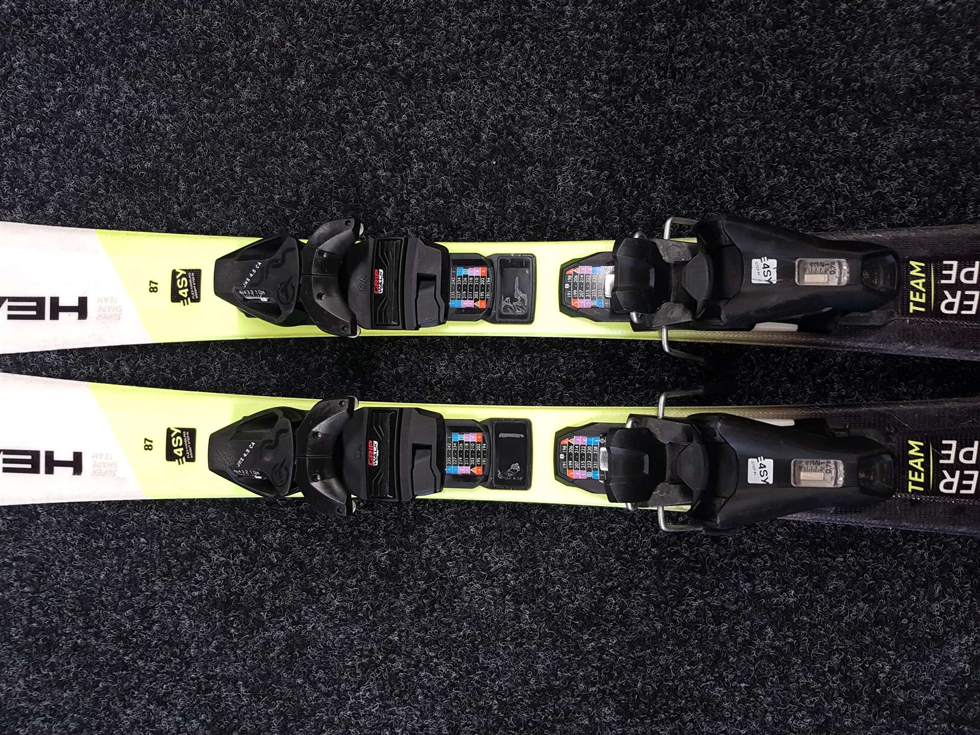 Použité detské lyže HEAD Supershape Team + viazanie Tyrolia JRS 4.5 CA
