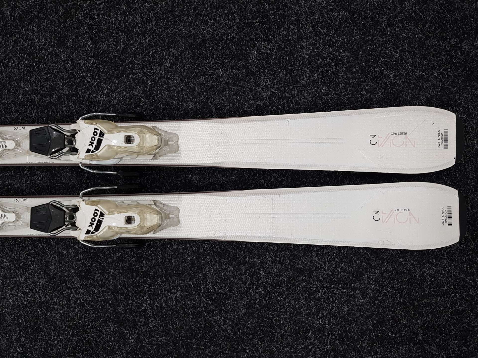 Použité lyže ROSSIGNOL Nova 2 + viazanie Look Xpress 10