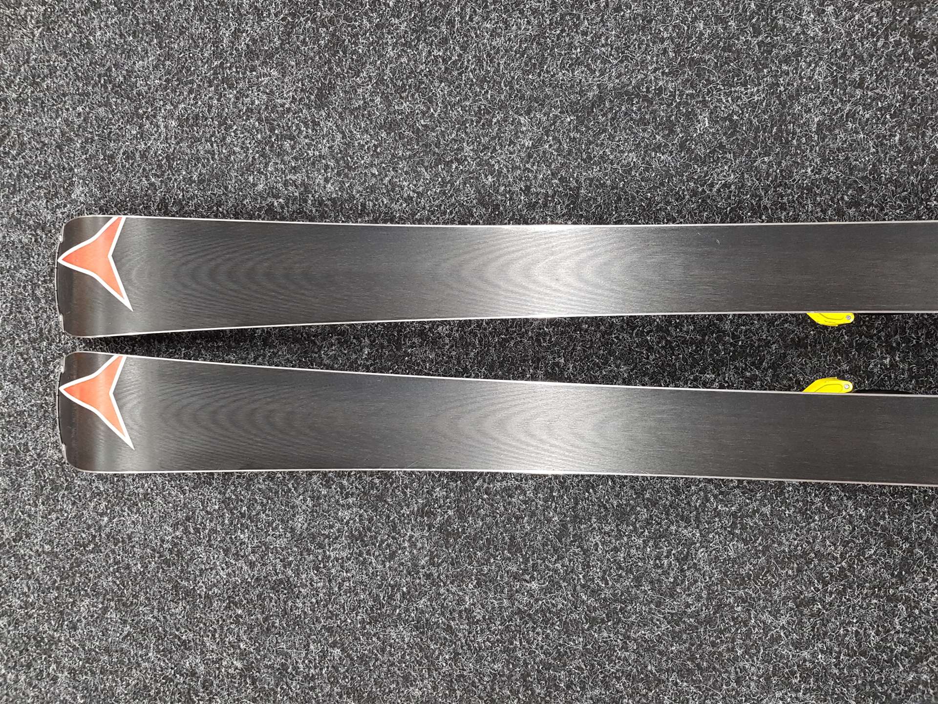 Použité lyže ATOMIC Redster SL + viazanie Atomic X12