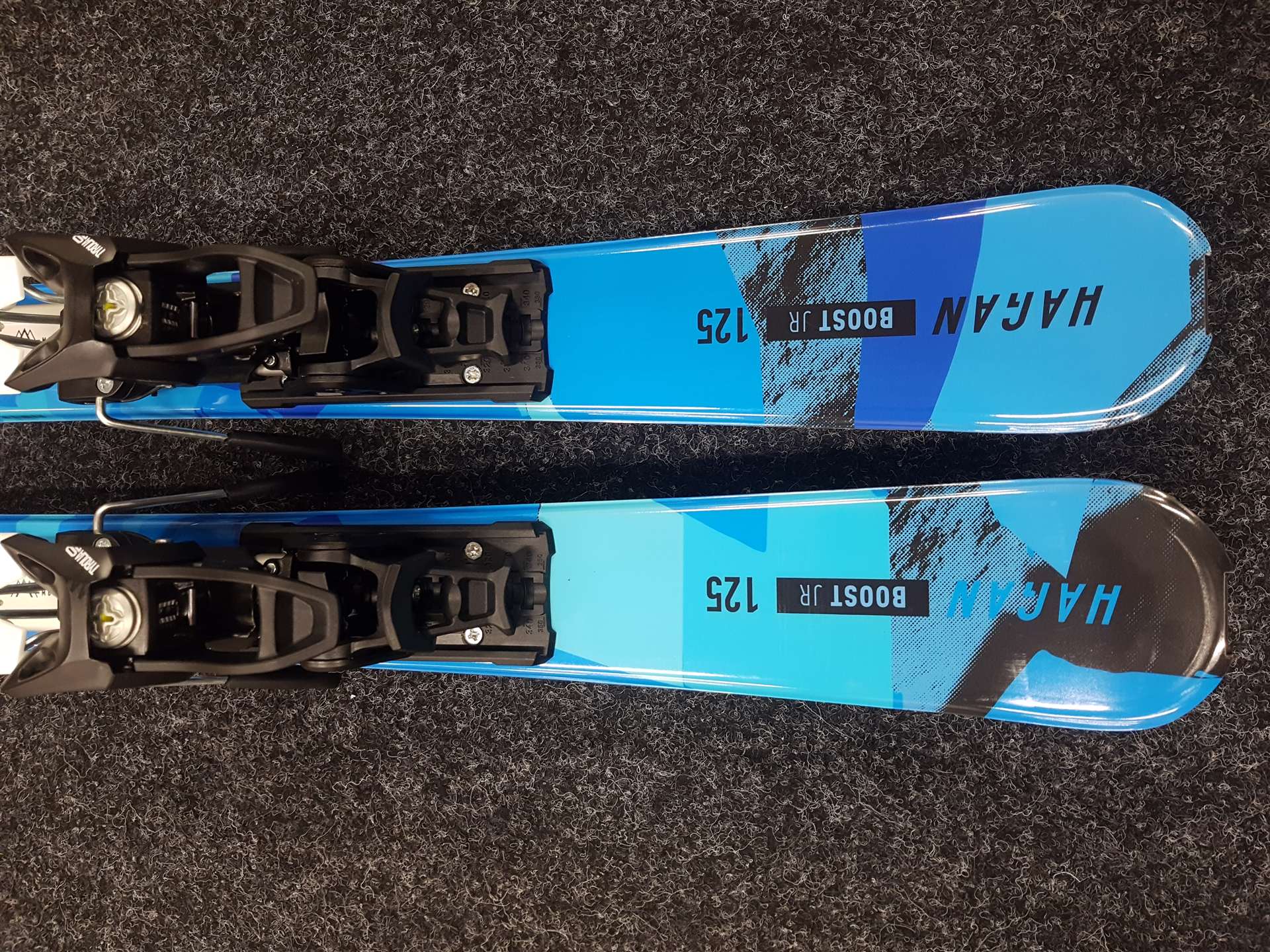 Použité skialpové lyže Hagan Boost Jr  + Tyrolia Ambition 10.0 + Použité pásy
