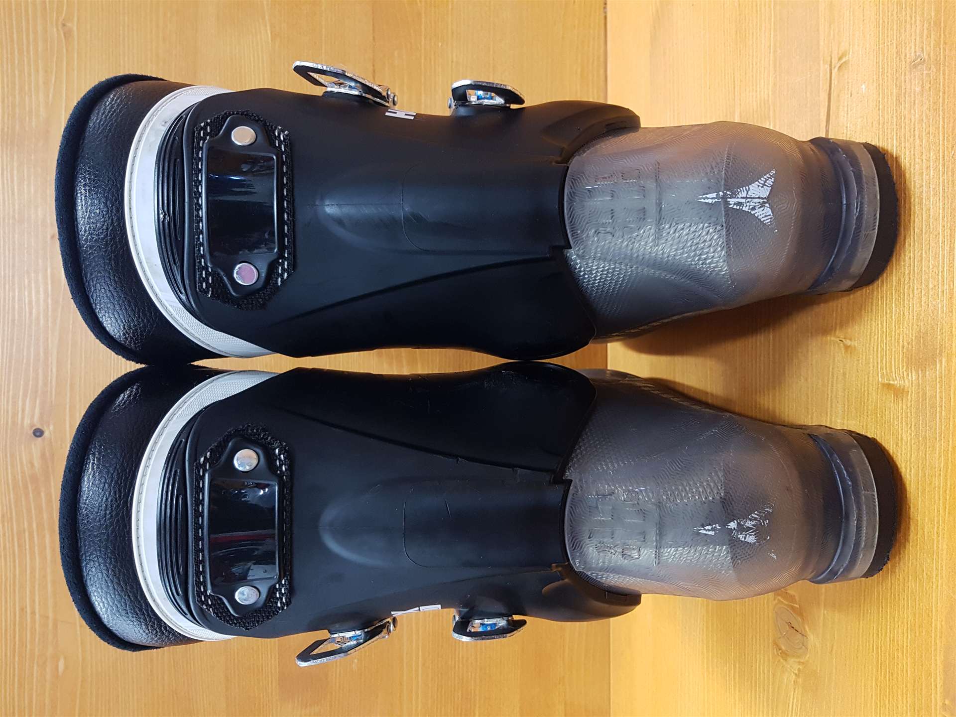 Použité lyžiarky ATOMIC Hawx Magna R90
