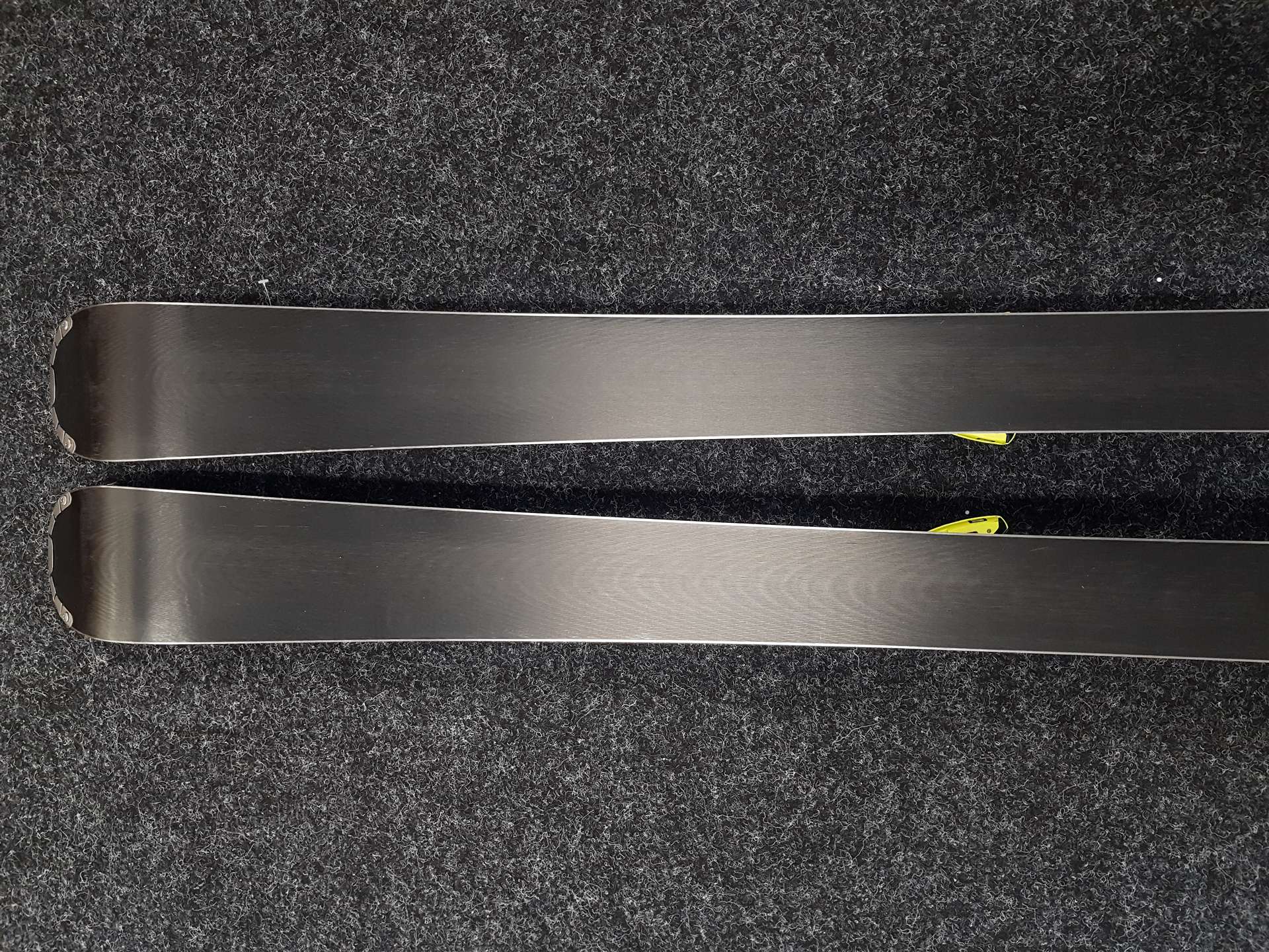 Použité lyže SALOMON Xmax + viazanie Salomon XT 10