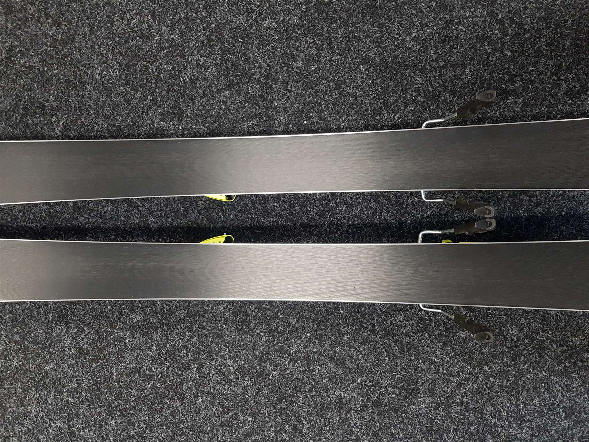 Použité lyže SALOMON Xmax + viazanie Salomon XT 10